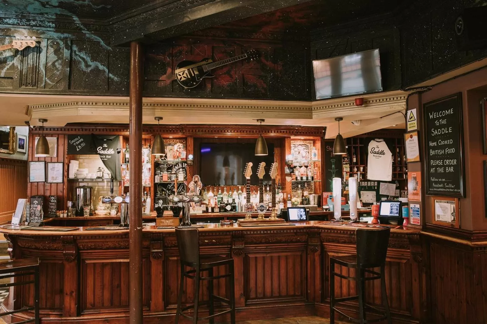 Lounge or bar in The Saddle Inn