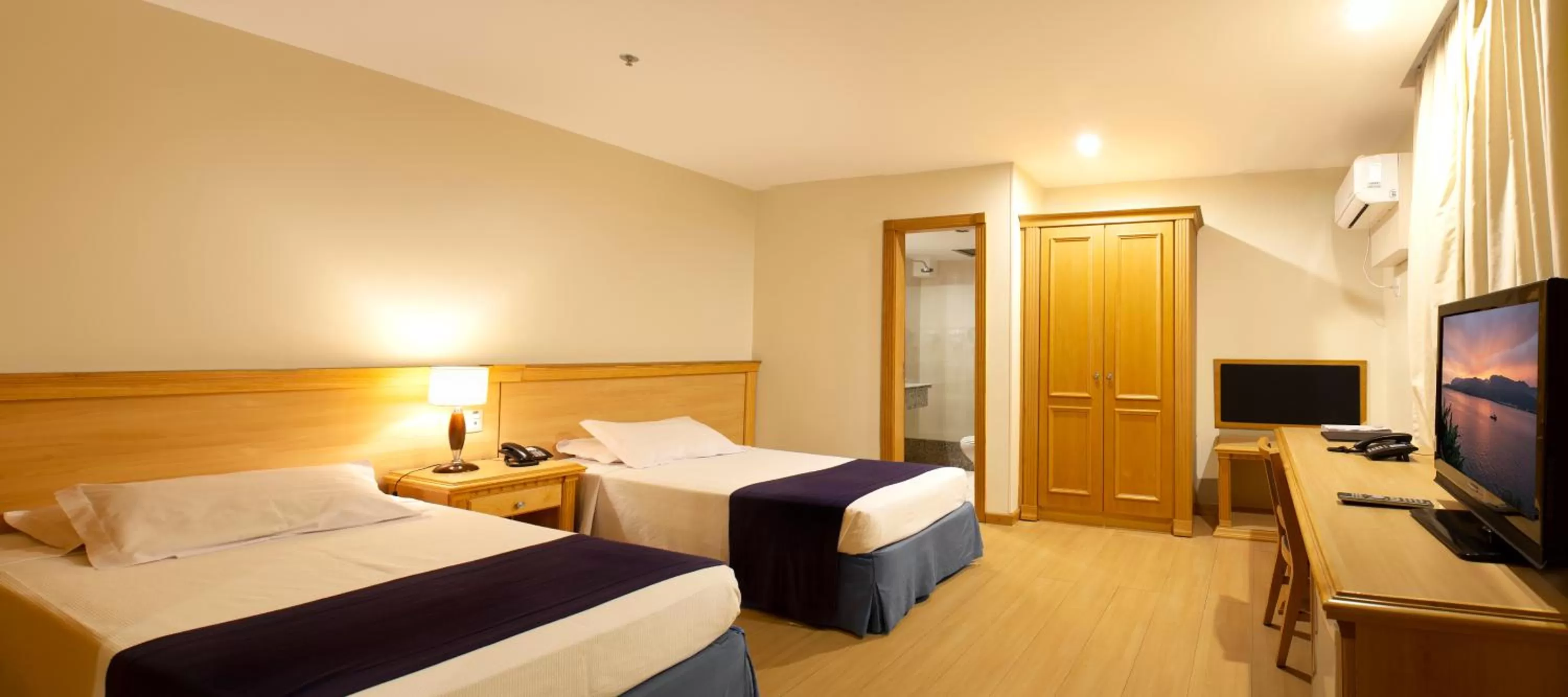 Standard Twin Room in Mar Palace Copacabana Hotel