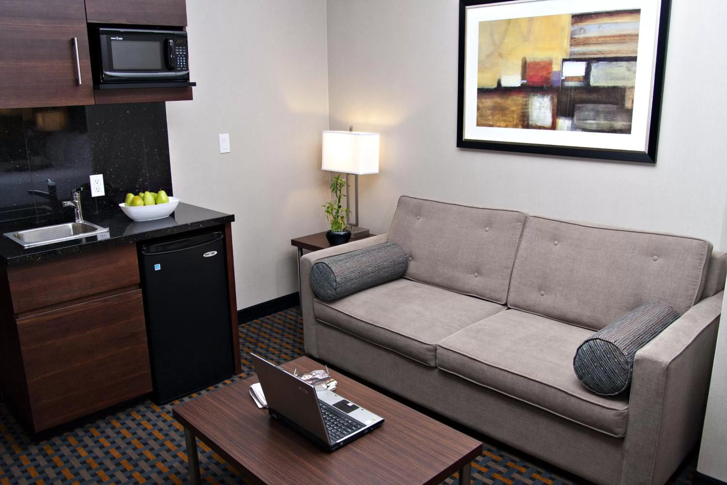 King Suite with Sofa Bed in Holiday Inn Express Pembroke by IHG