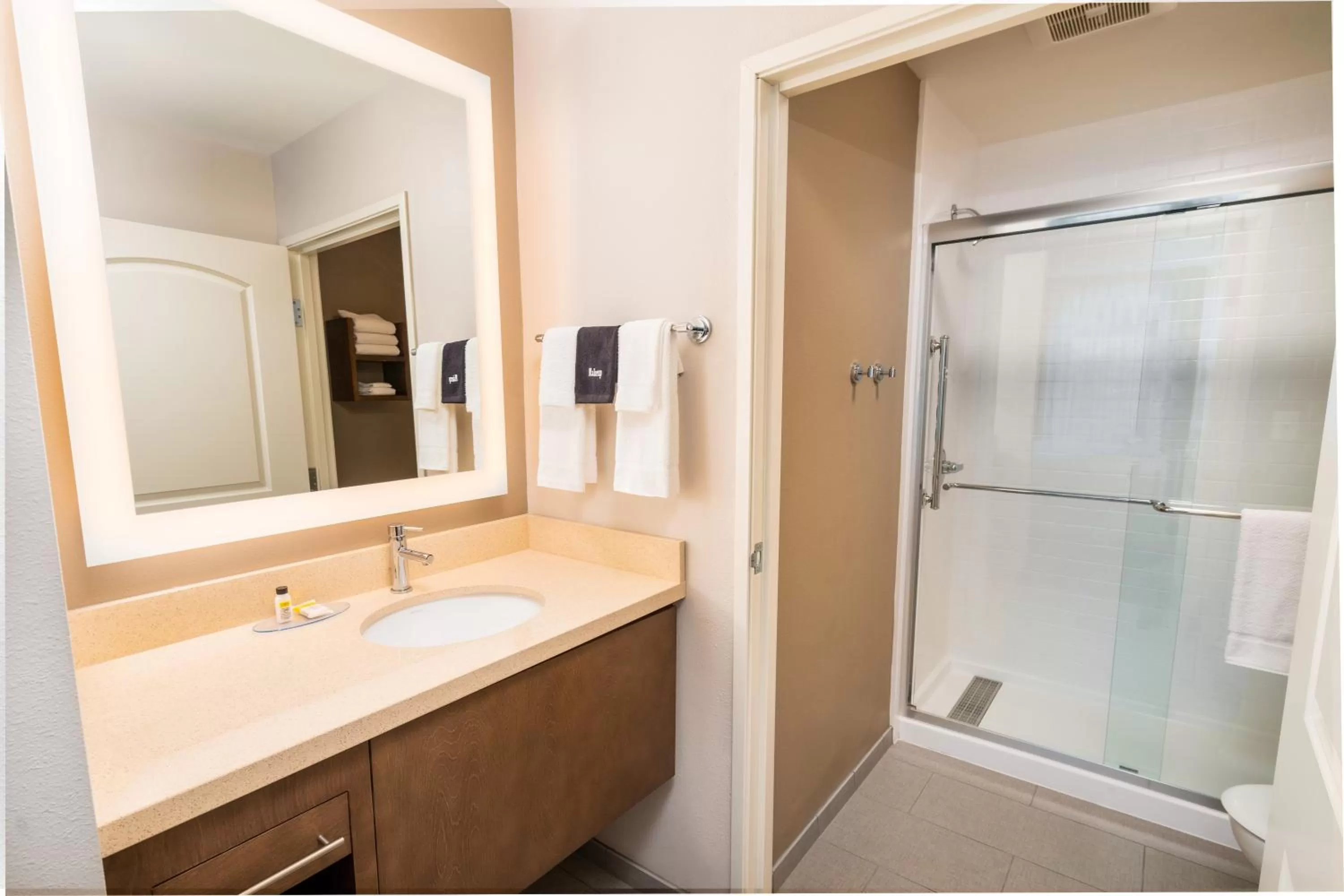 One-Bedroom Suite with Two Queen Beds in Staybridge Suites Coeur d'Alene by IHG