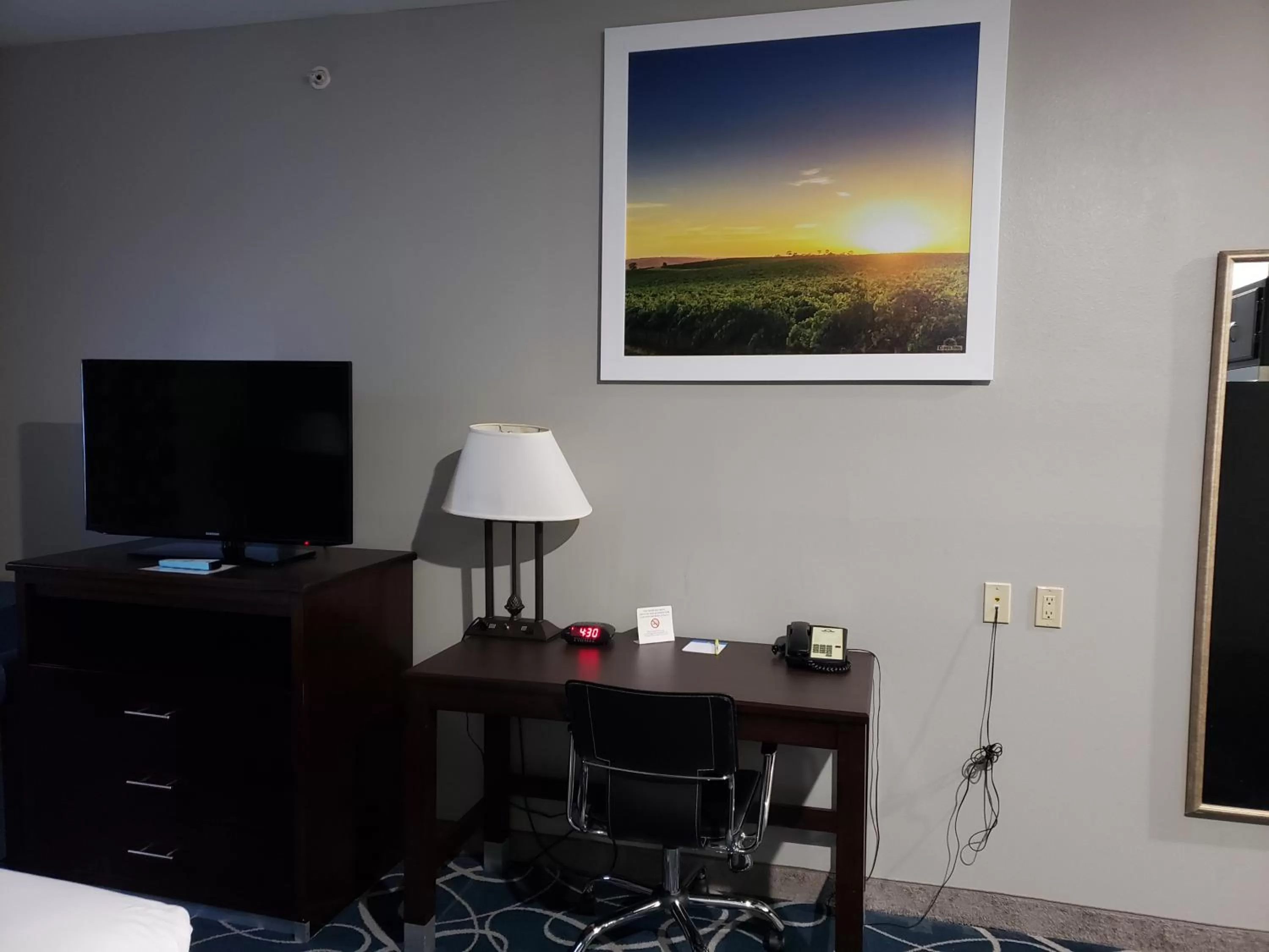 King Studio - Non-Smoking in Days Inn & Suites by Wyndham Cleburne TX