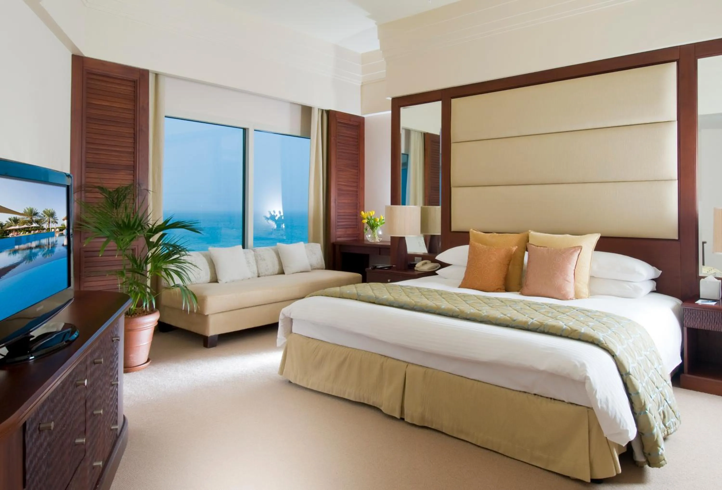 Executive Suite with living room and bedroom sea view in Danat Jebel Dhanna Resort
