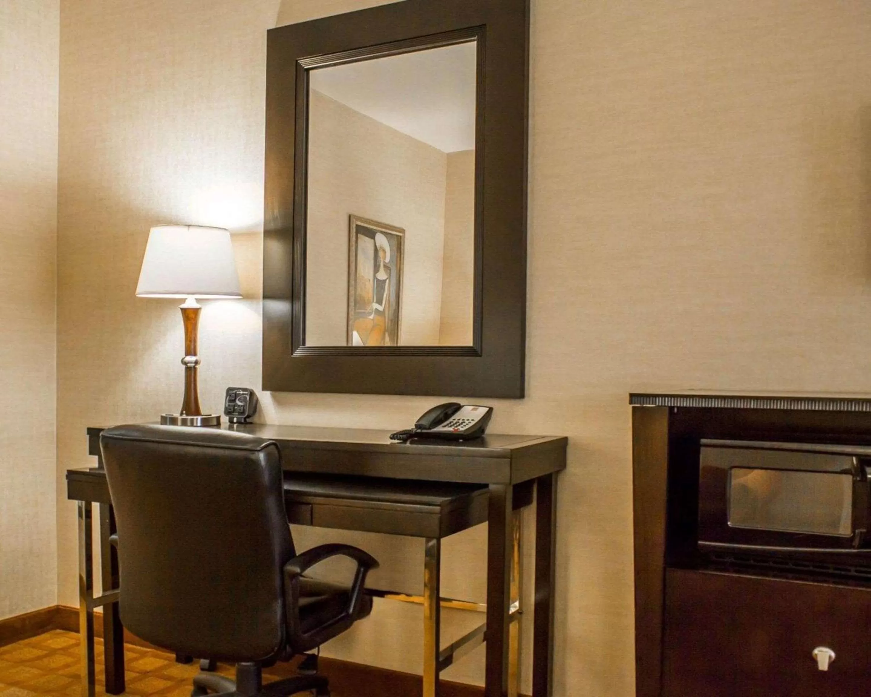 King Suite - Non-Smoking in Comfort Suites Edinboro