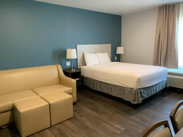 Queen Room with Sofa Bed - Non-Smoking in Candlewood Suites Pecos by IHG