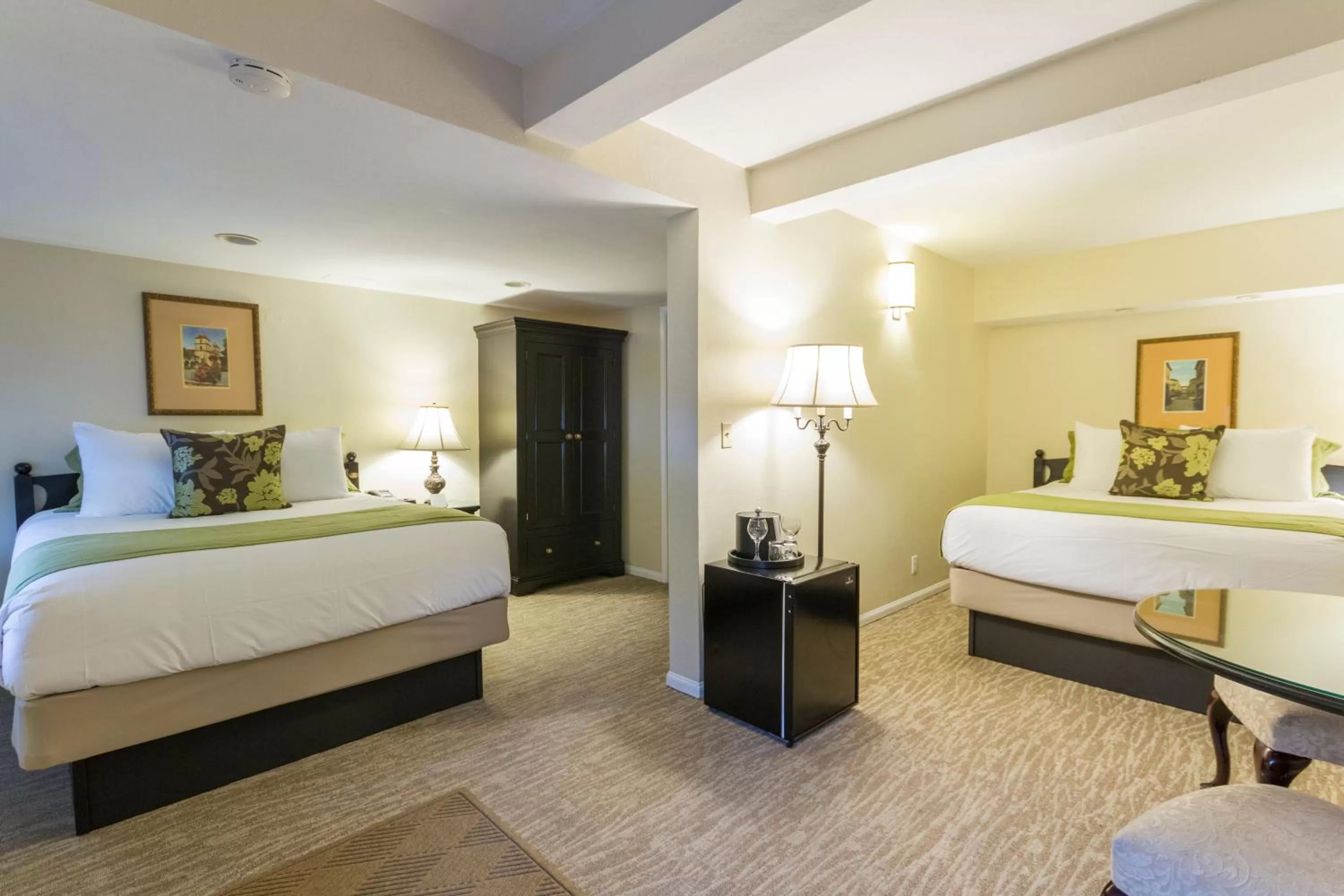 Queen Studio in Coast Village Inn