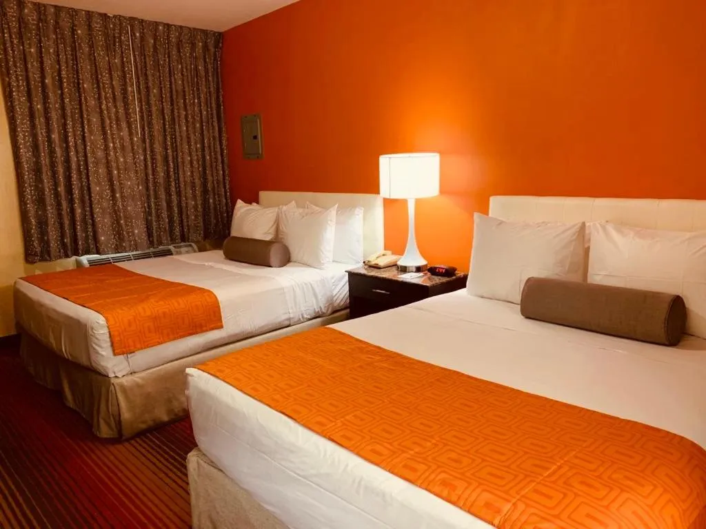 Queen Room with Two Queen Beds - Non-Smoking in Howard Johnson by Wyndham North Bergen