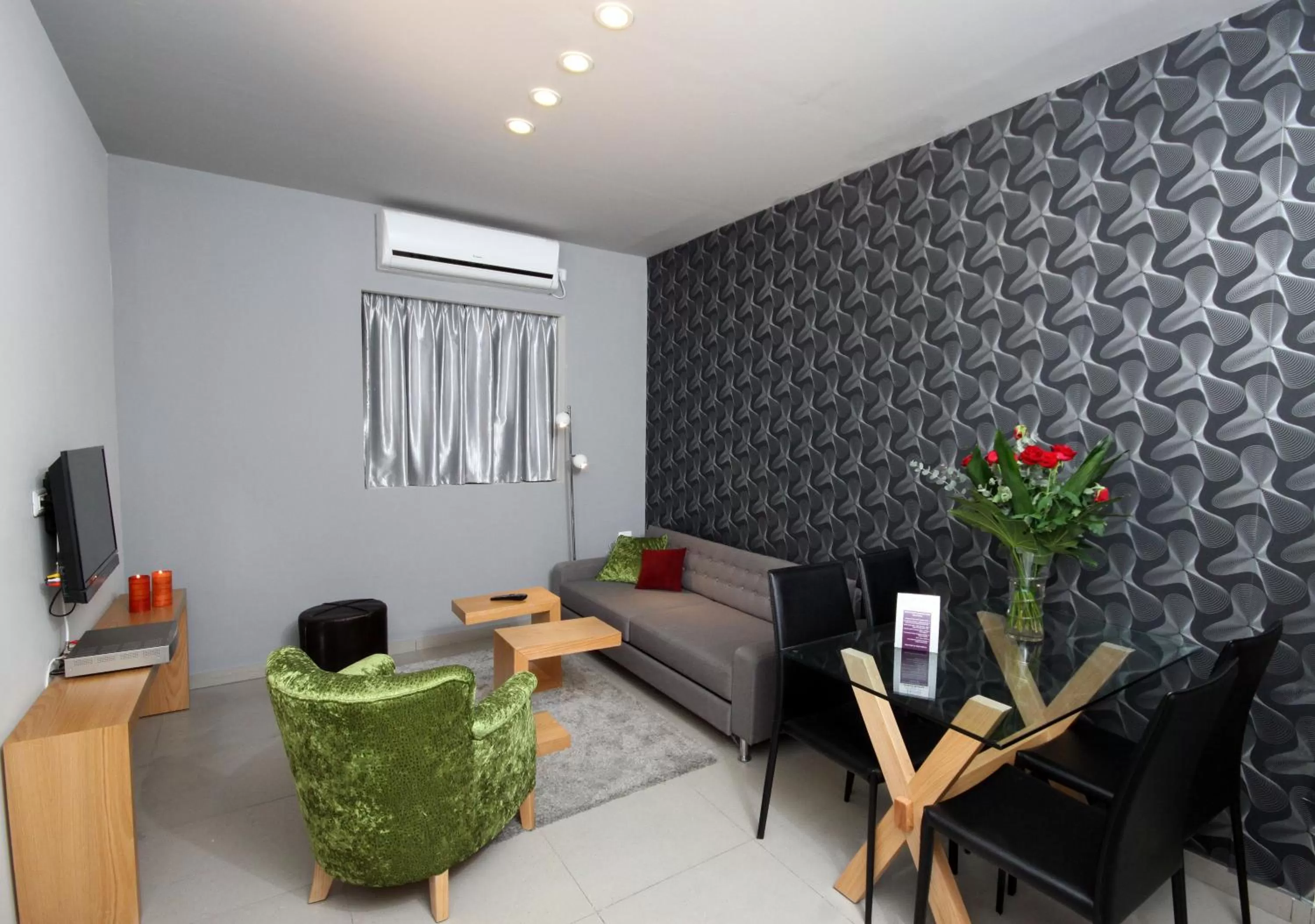 Executive Suite with balcony in Hillel 11 Hotel