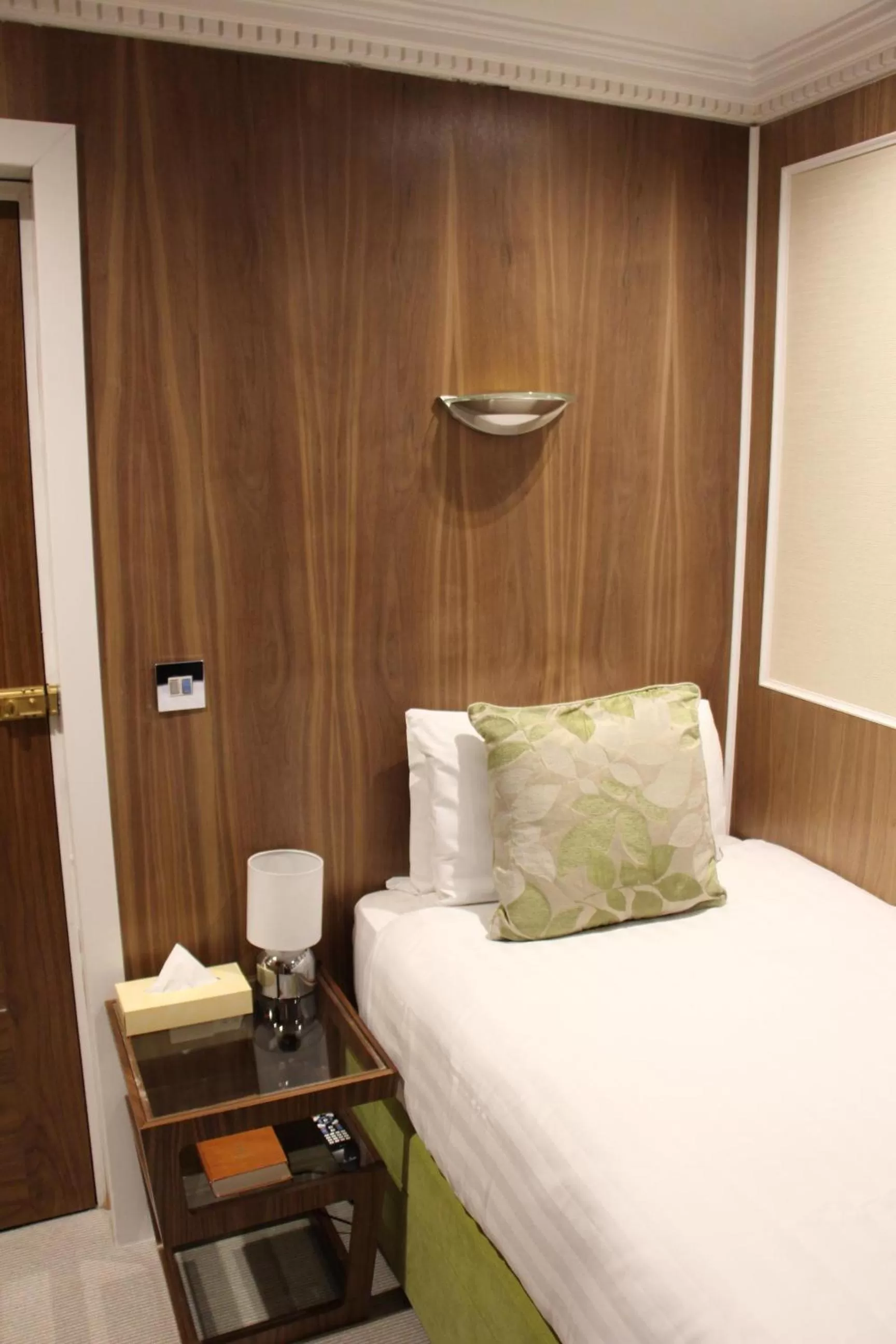 Single Room in Cheshire Hotel Central London