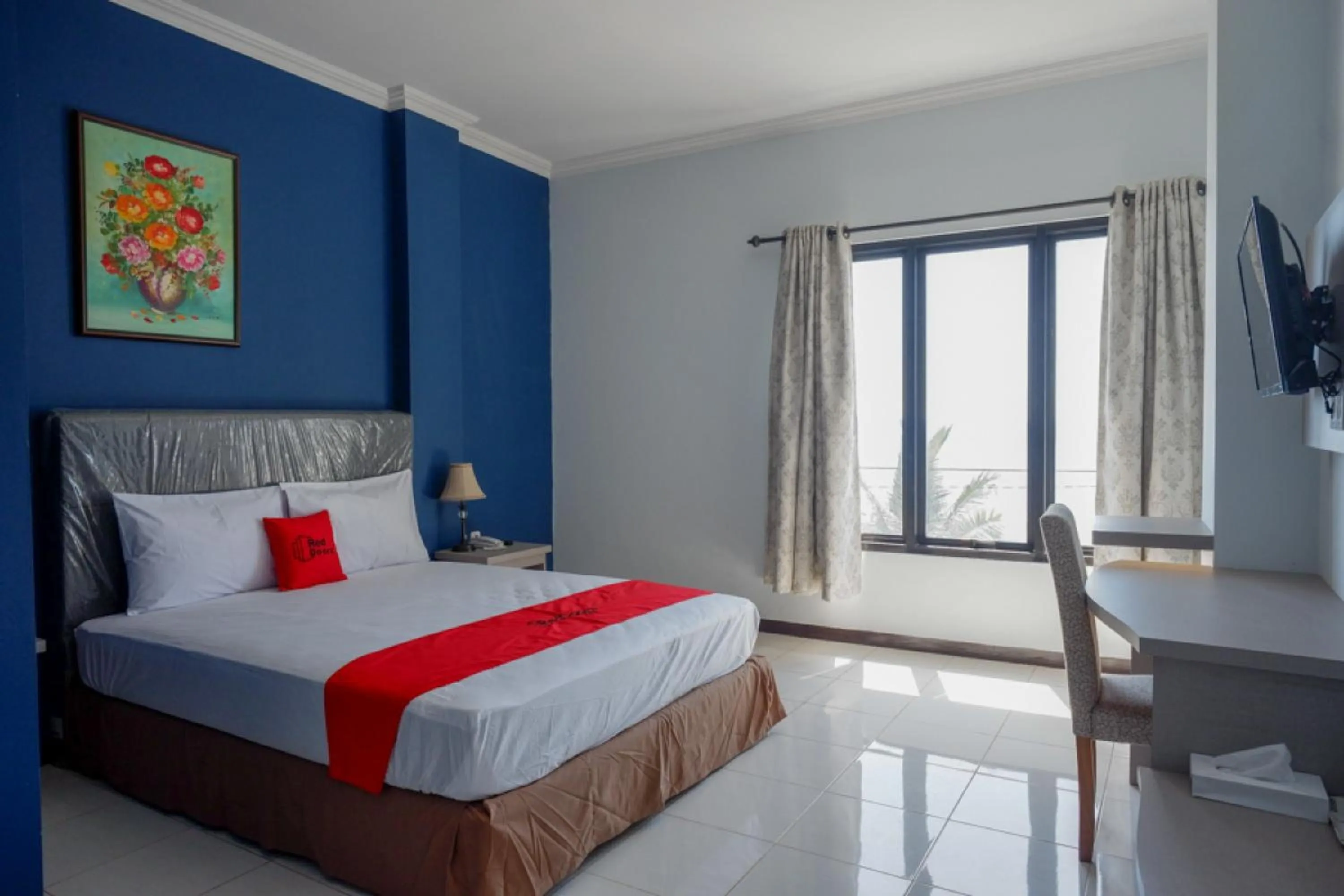 Deluxe Room in RedDoorz Plus Syariah @ Hotel Boulevard Luwuk