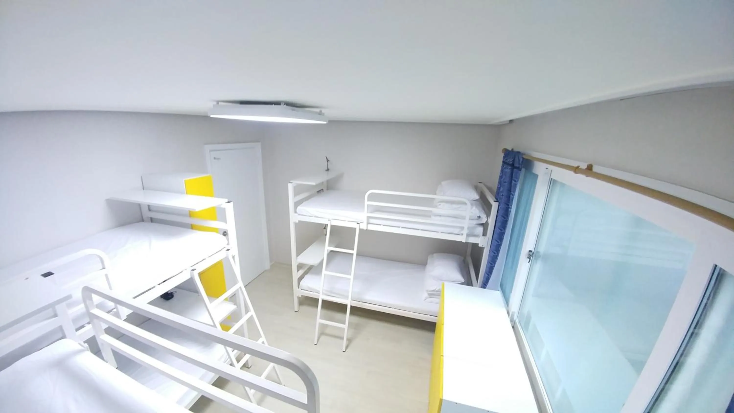 Bed in 6-Bed Female Dormitory Room in Hause Itaewon