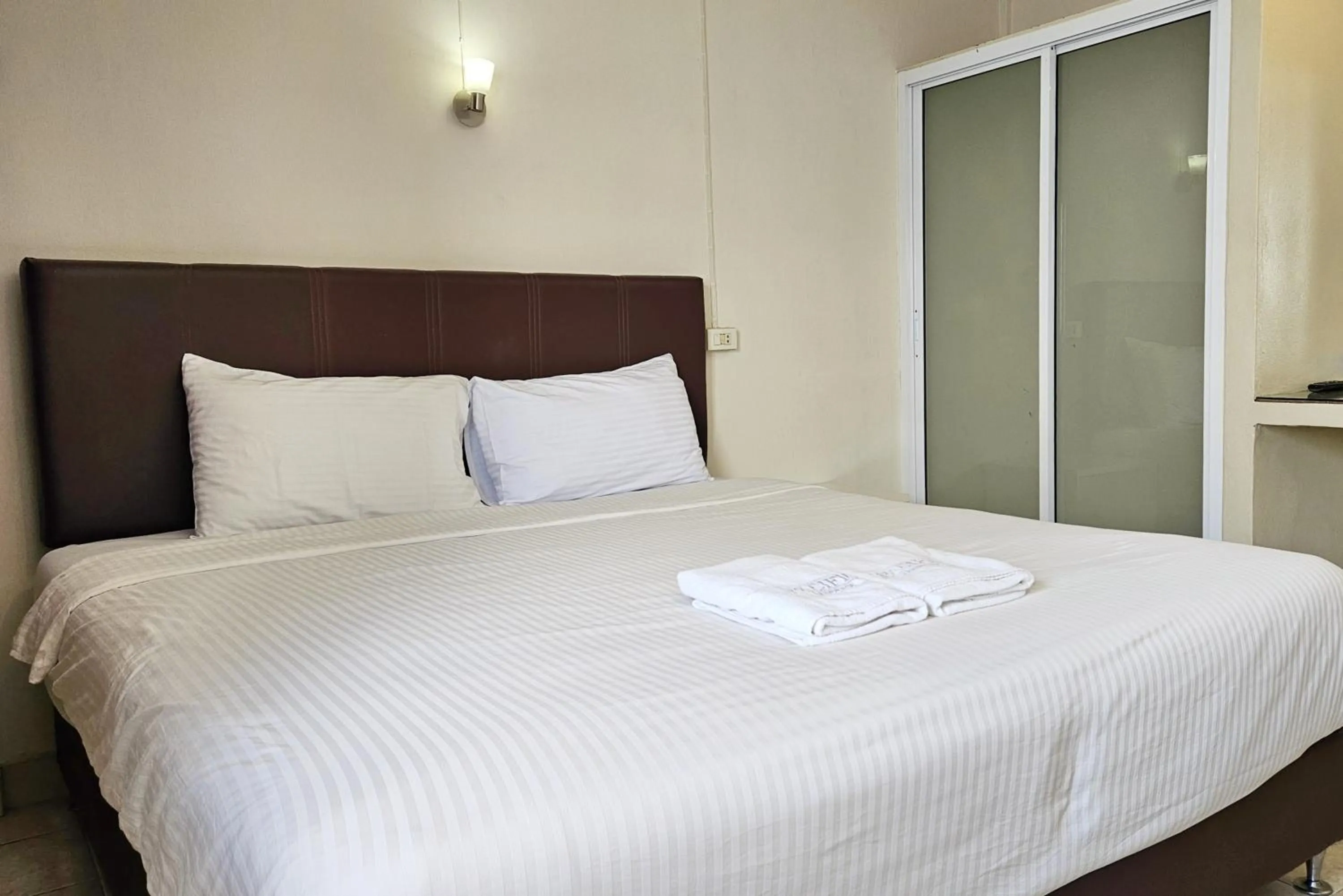 Deluxe Double Room in Pacific Residence