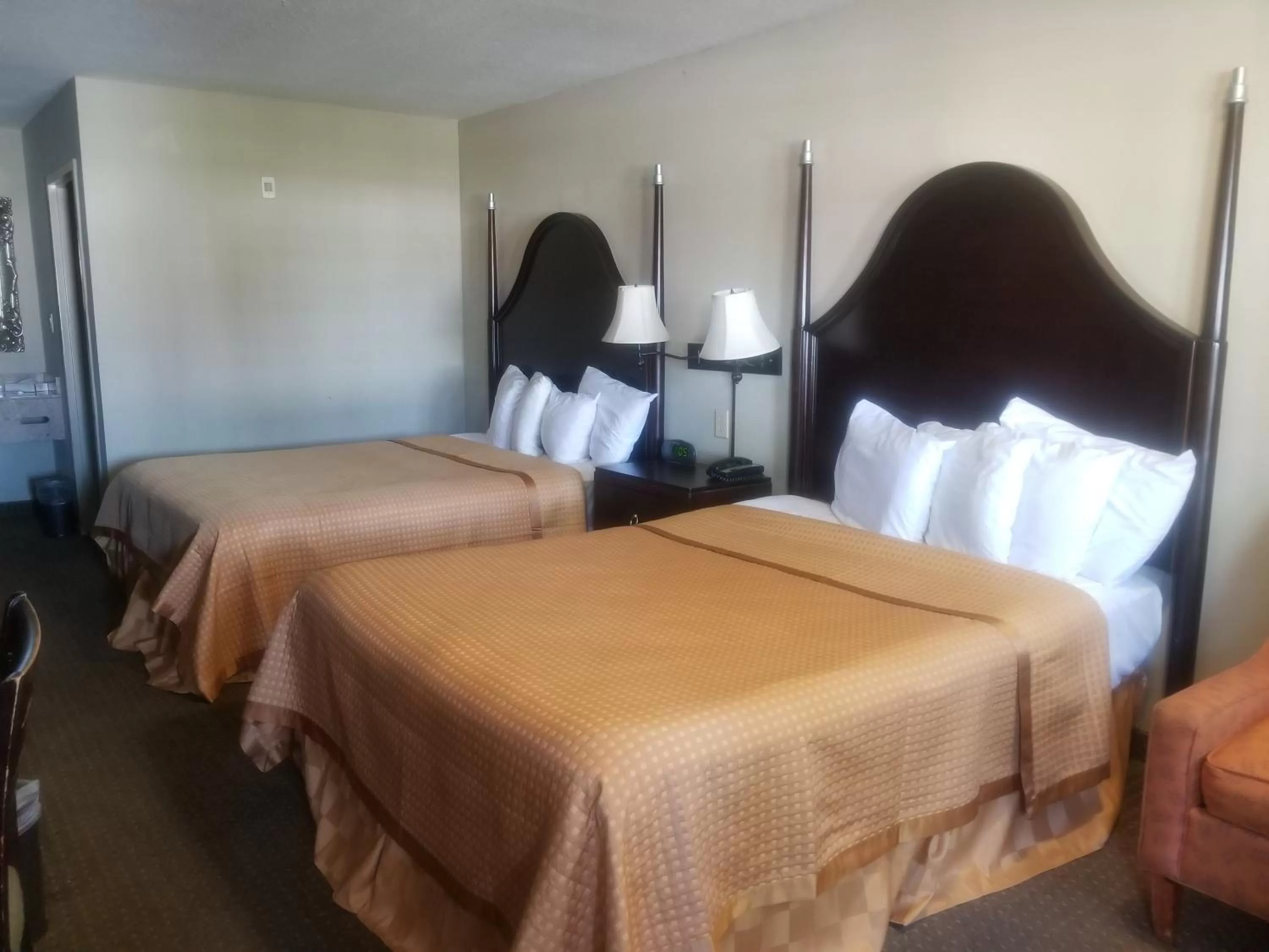 Queen Room with Two Queen Beds - Non-Smoking in Inn at Mulberry Grove