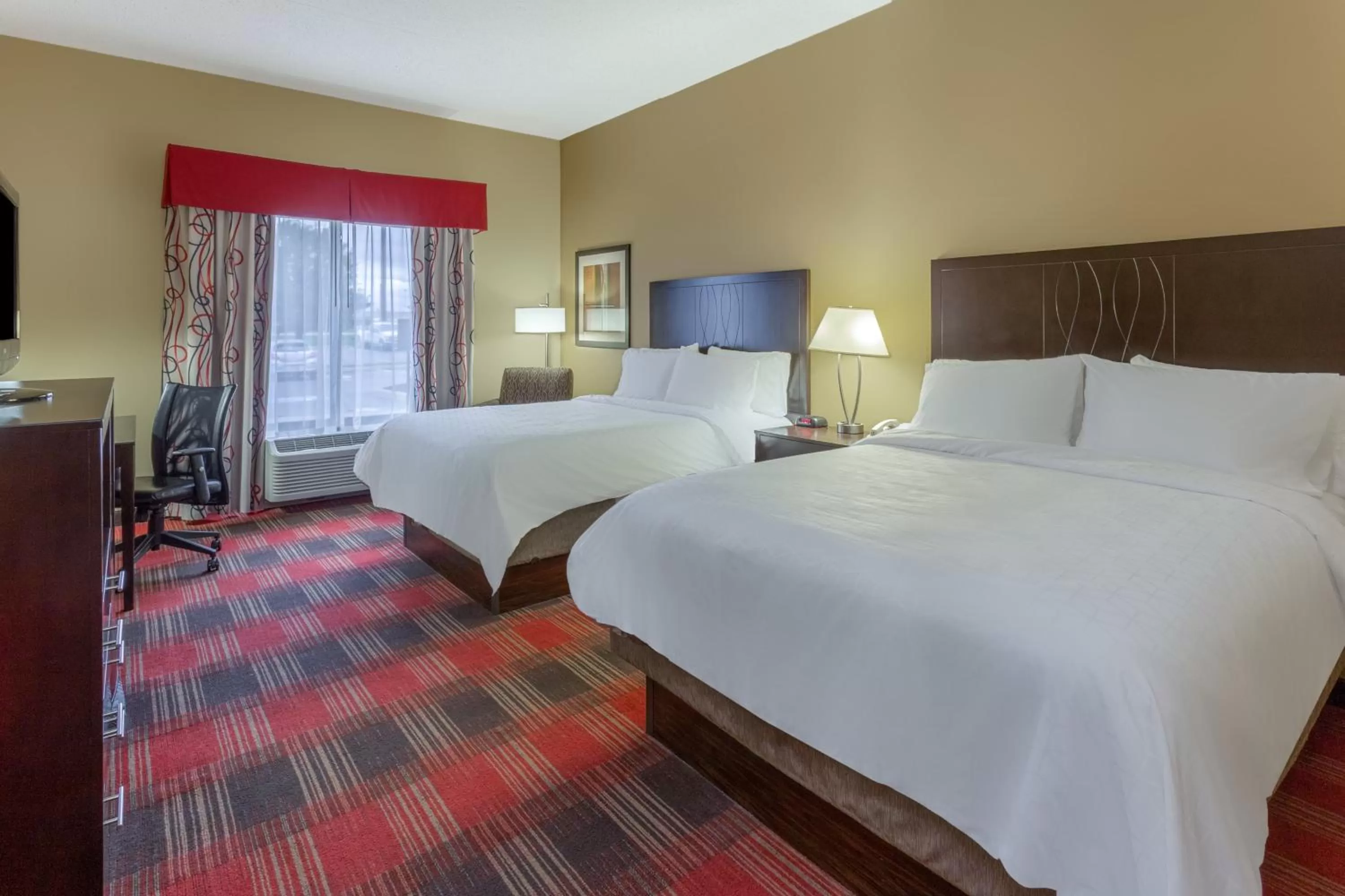 Standard Room with Two Queen Beds in Holiday Inn Express Hotel & Suites Bowling Green by IHG