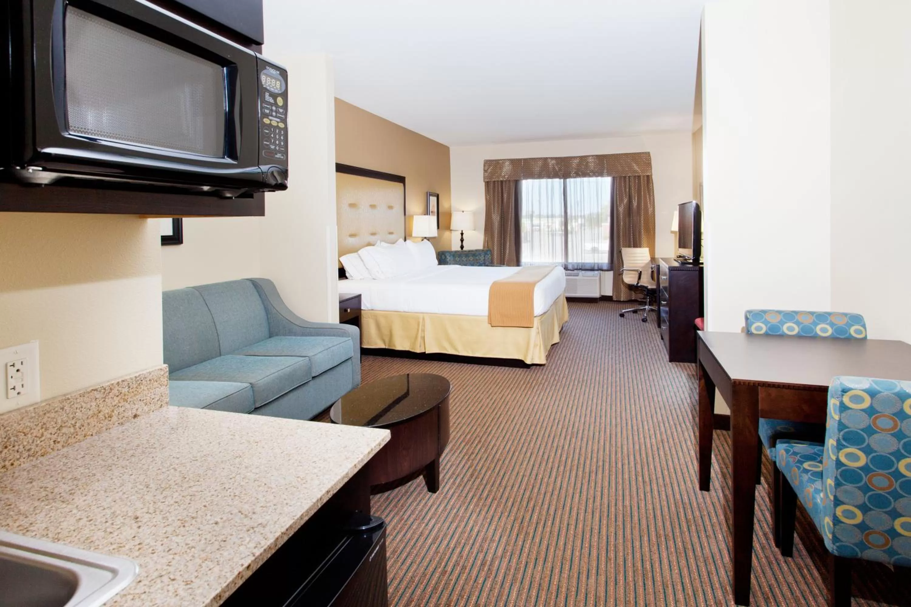 King Suite with Sofa Bed in Holiday Inn Express Hotel & Suites Cordele North by IHG