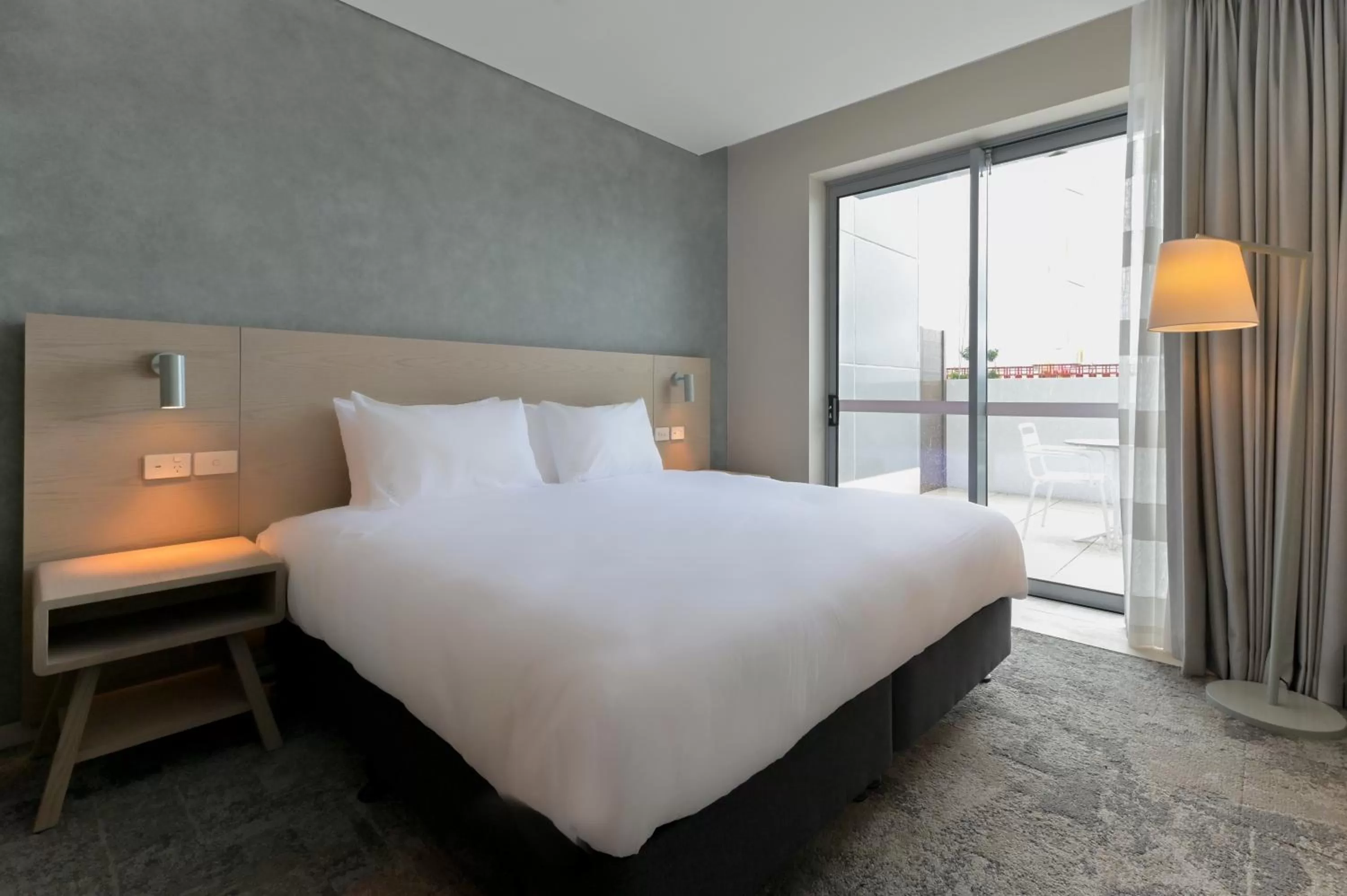 Standard King Room with Patio - Free Breakfast in Holiday Inn Express & Suites Sunshine Coast by IHG