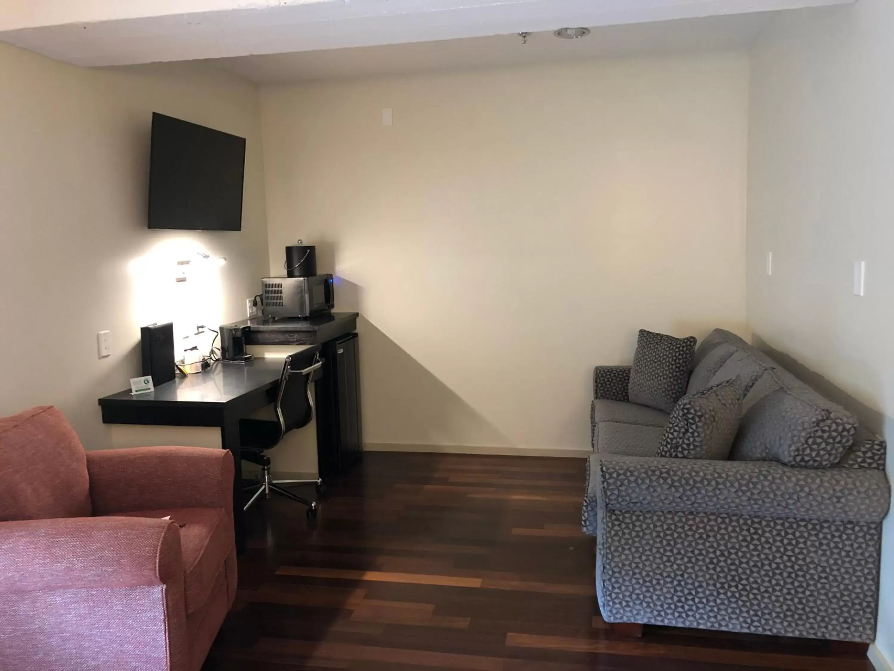 Grand Eastonian Hotel & Suites Grand Eastonian Hotel & Suites