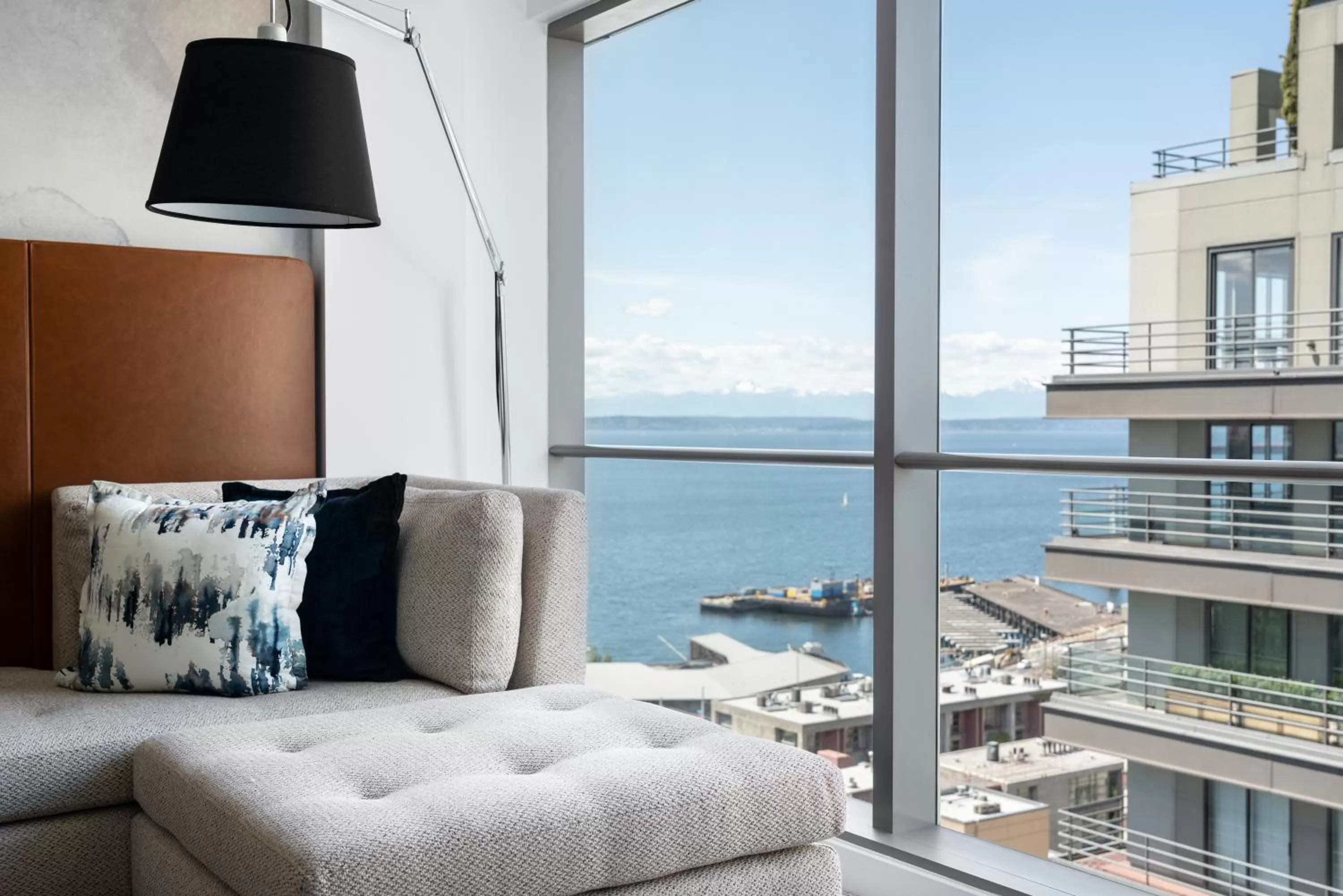 Partial Bay View King Room in Four Seasons Hotel Seattle