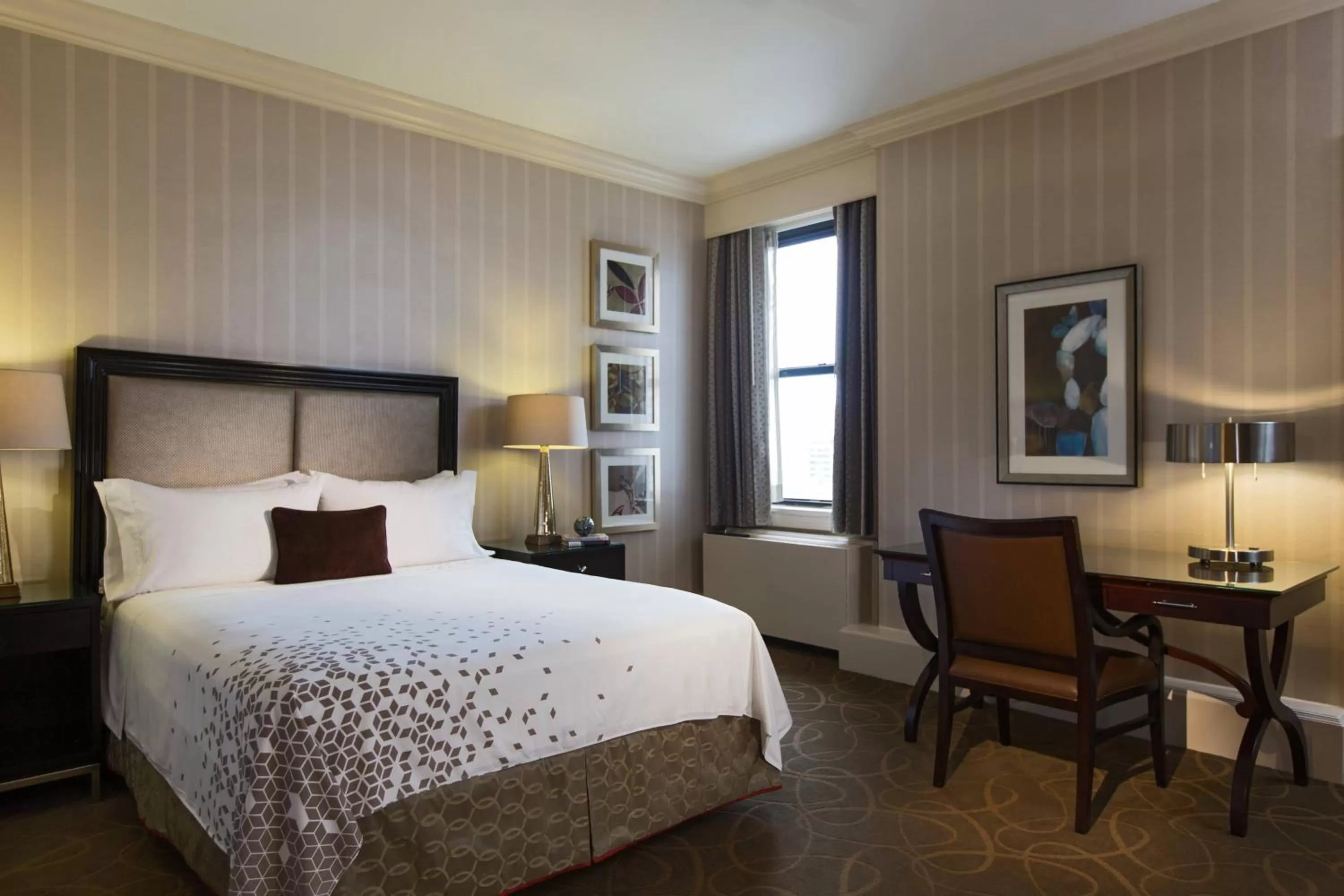 Deluxe Room with One Queen Bed in Renaissance Cleveland Hotel