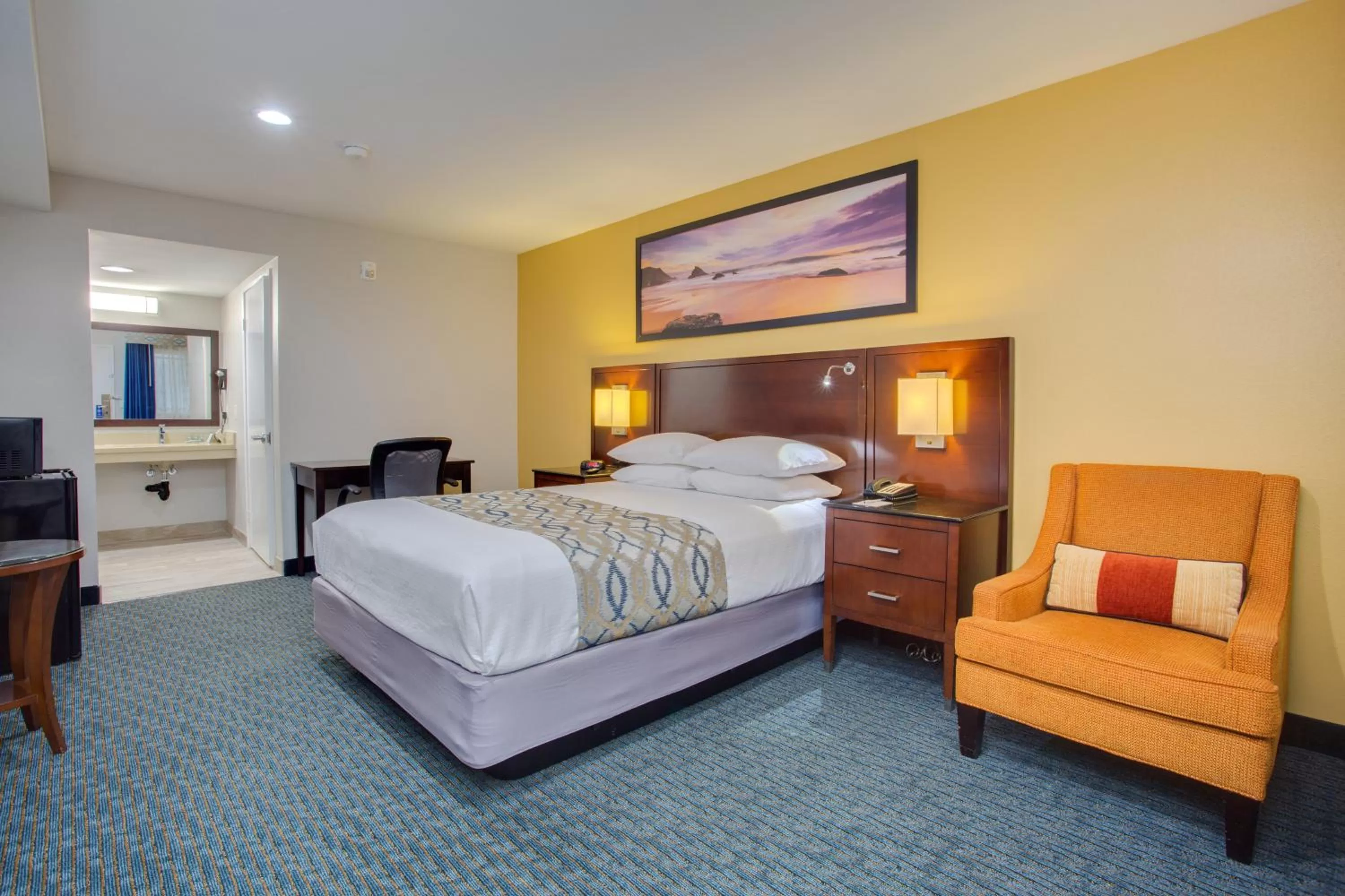 Queen Room with Bath Tub - Disability Access in SureStay Plus Hotel by Best Western Chula Vista West
