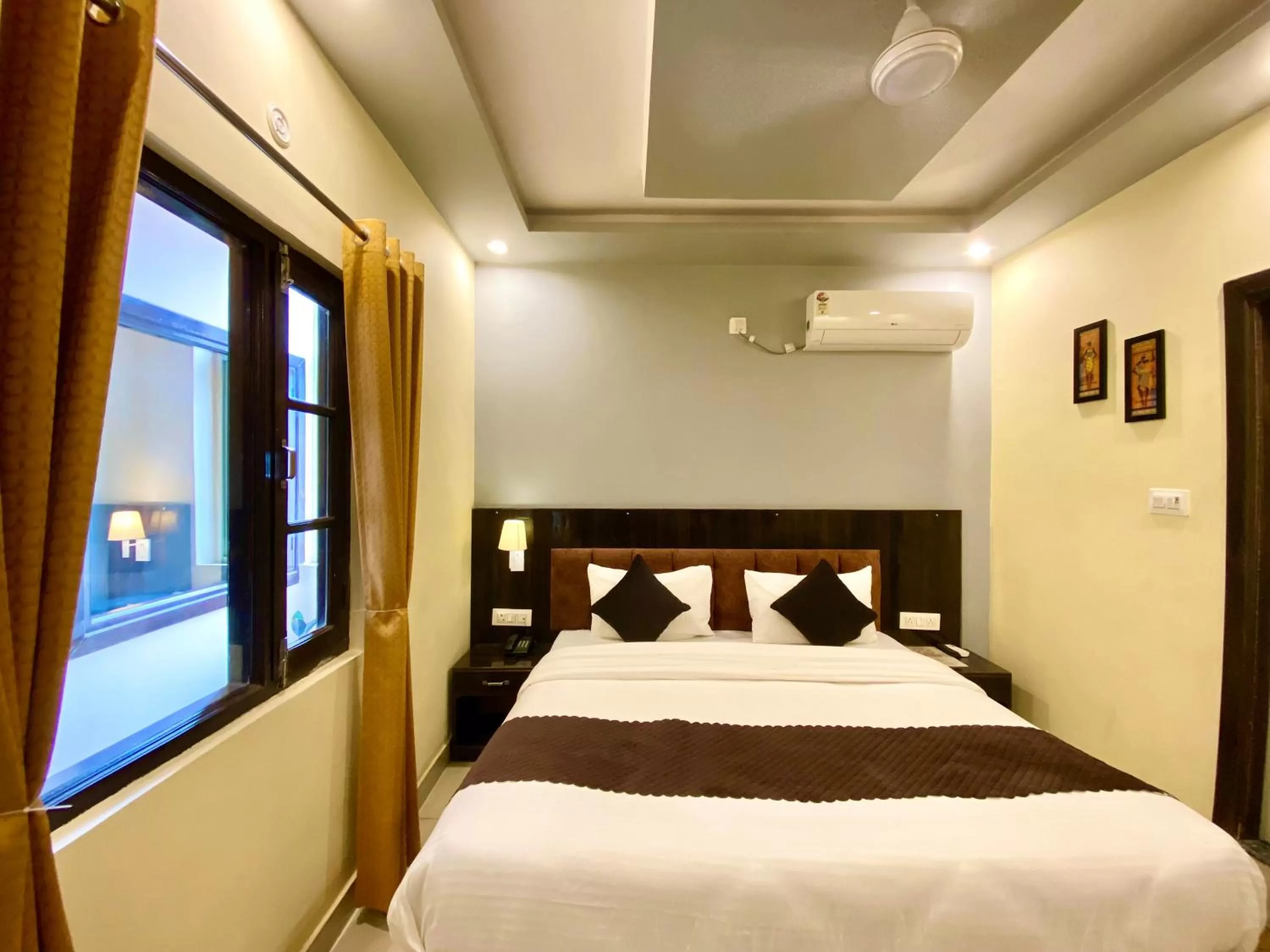 Double Room in Tapovan New Residency By FTP Hotels