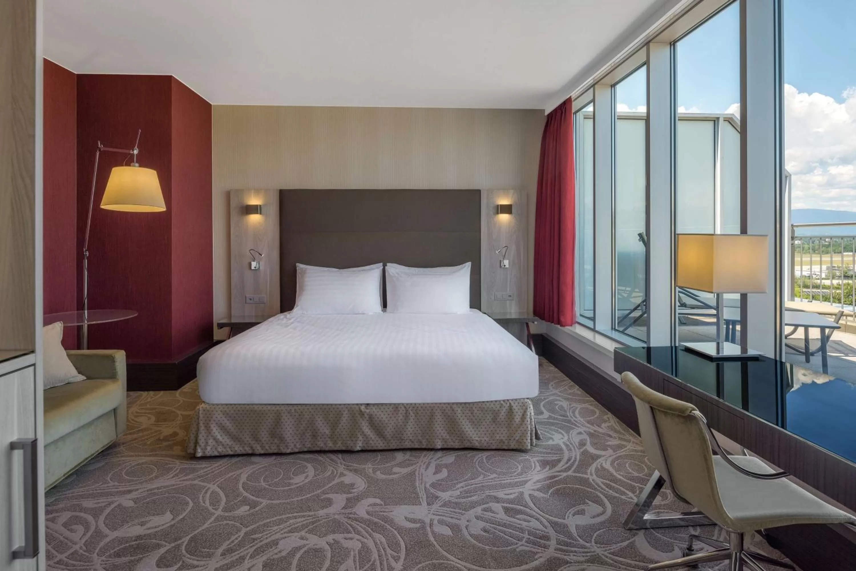 Junior King Suite in Hilton Geneva Hotel and Conference Centre