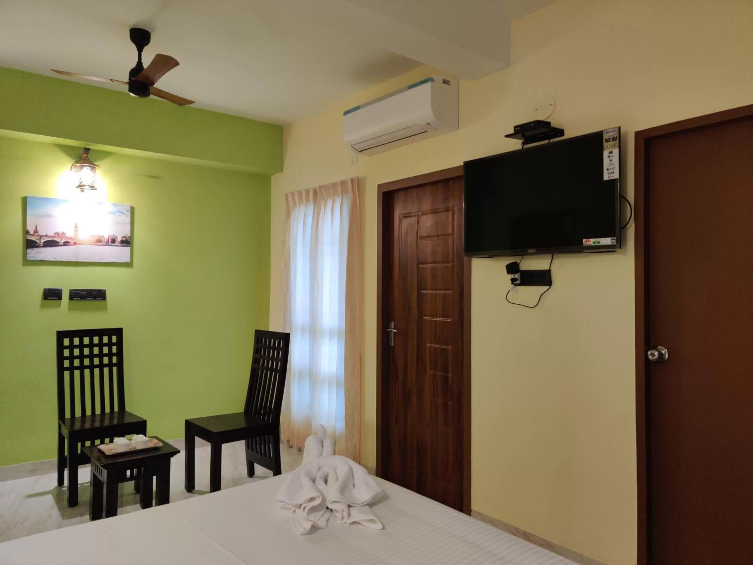 Deluxe King Room - single occupancy in Coral Shelters Mattuthavani