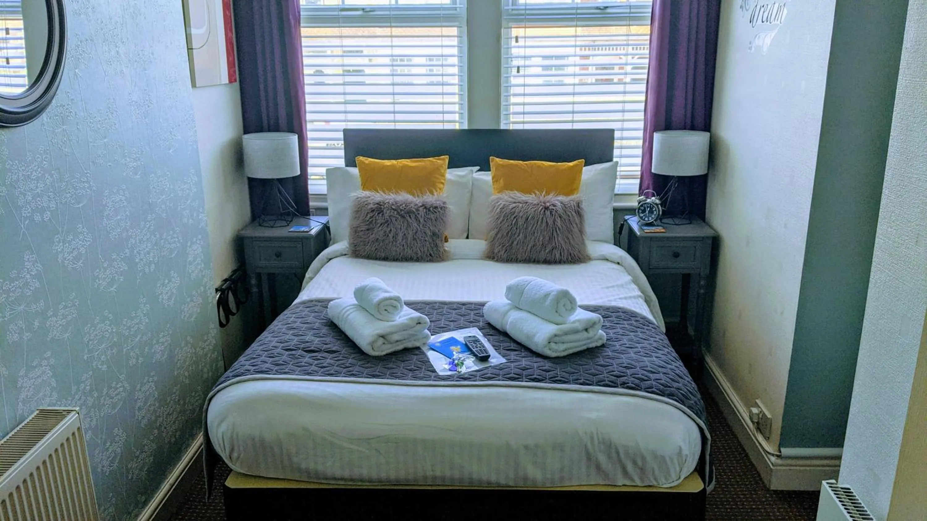 Small Double Room - single occupancy in Ebor Lodge