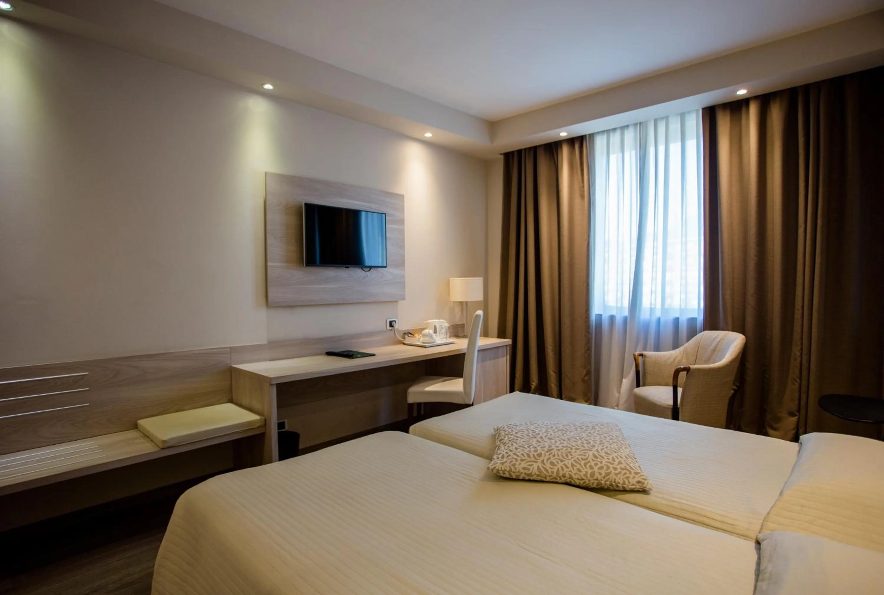 Twin Room in Hostellerie Du Cheval Blanc