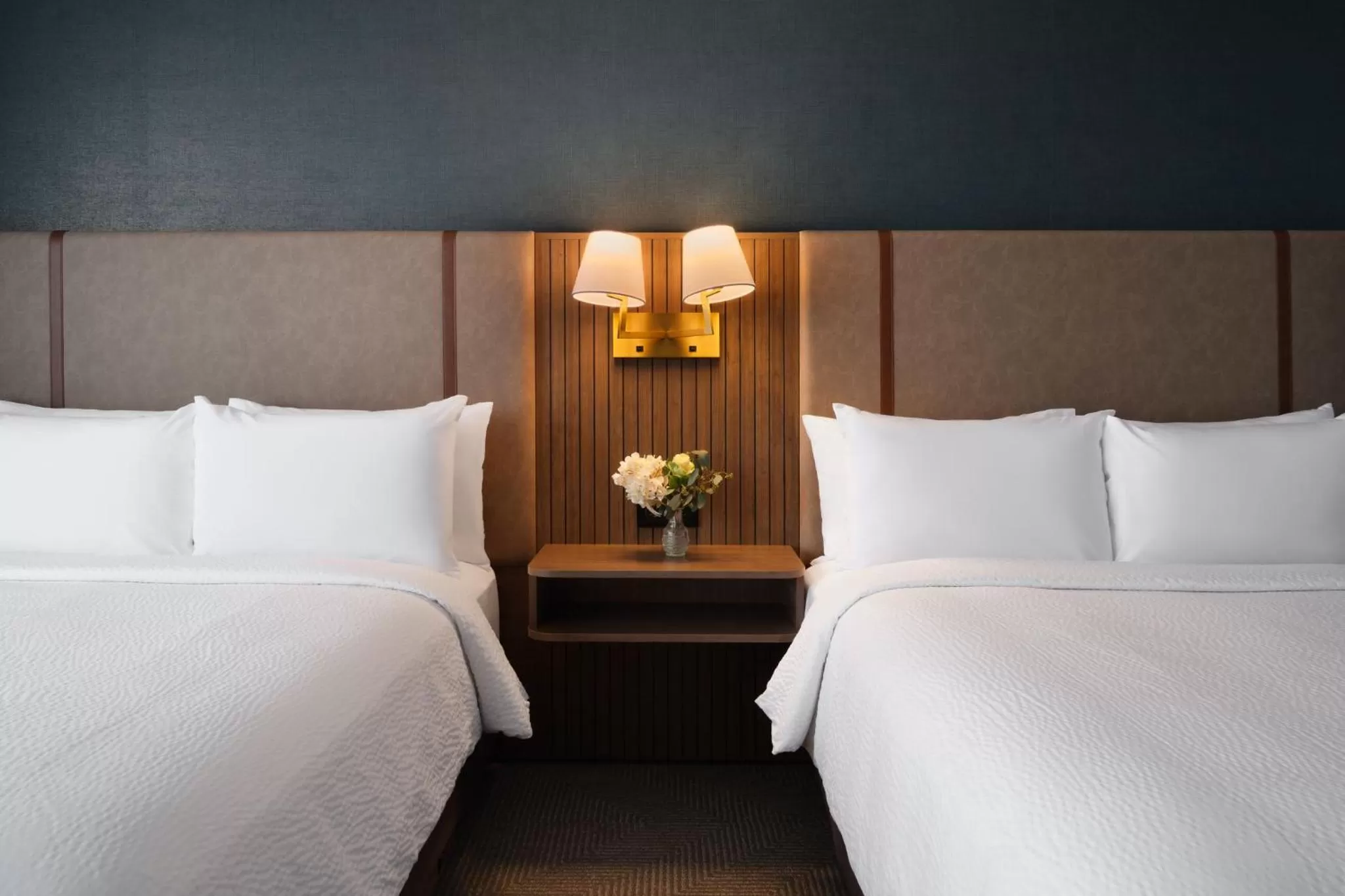 Standard Queen Room with Two Queen Beds - Communications Accessible in Holiday Inn Chicago O'Hare - Rosemont by IHG