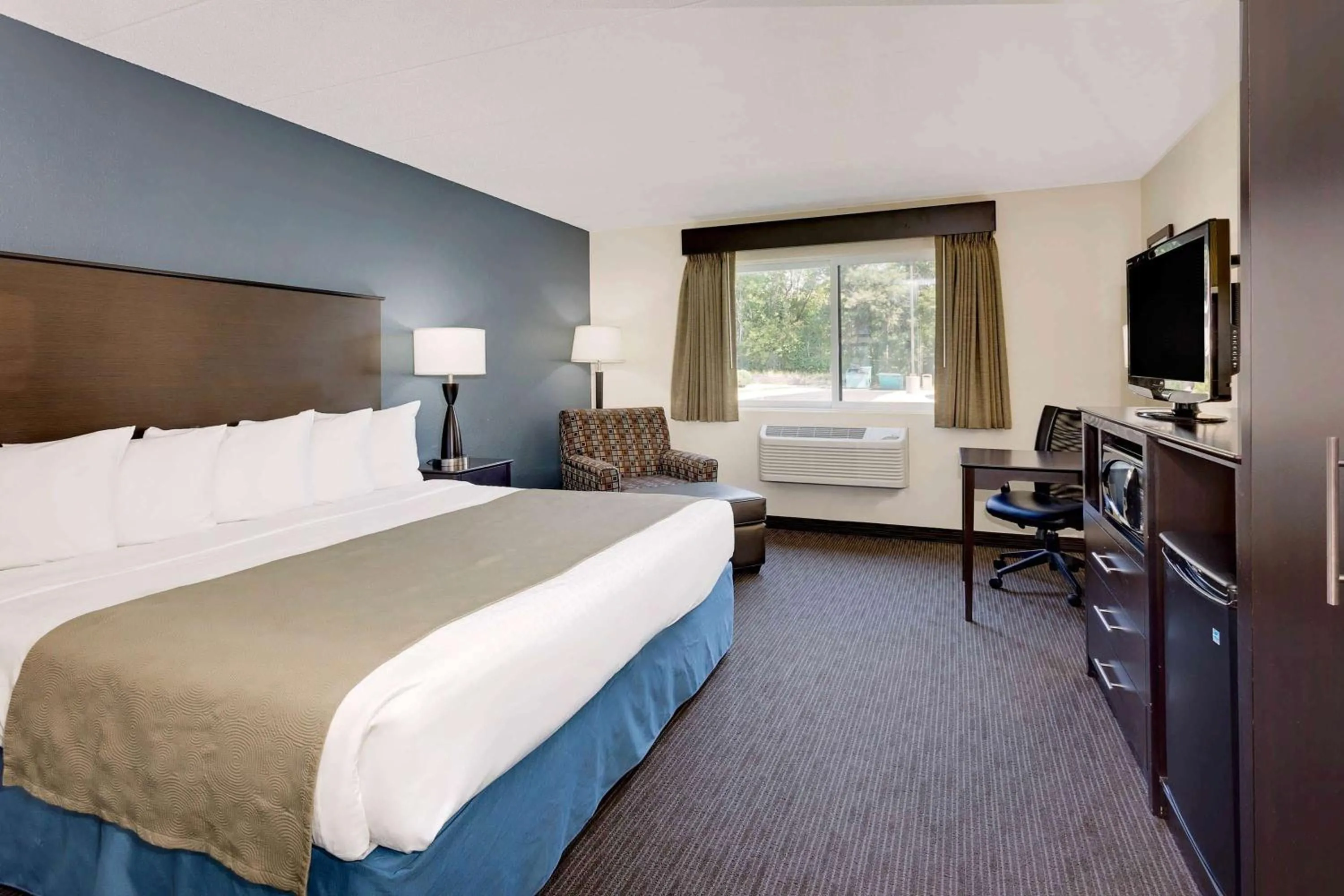 1 King Bed, Studio Suite (Non-Smoking) in Baymont by Wyndham Owatonna