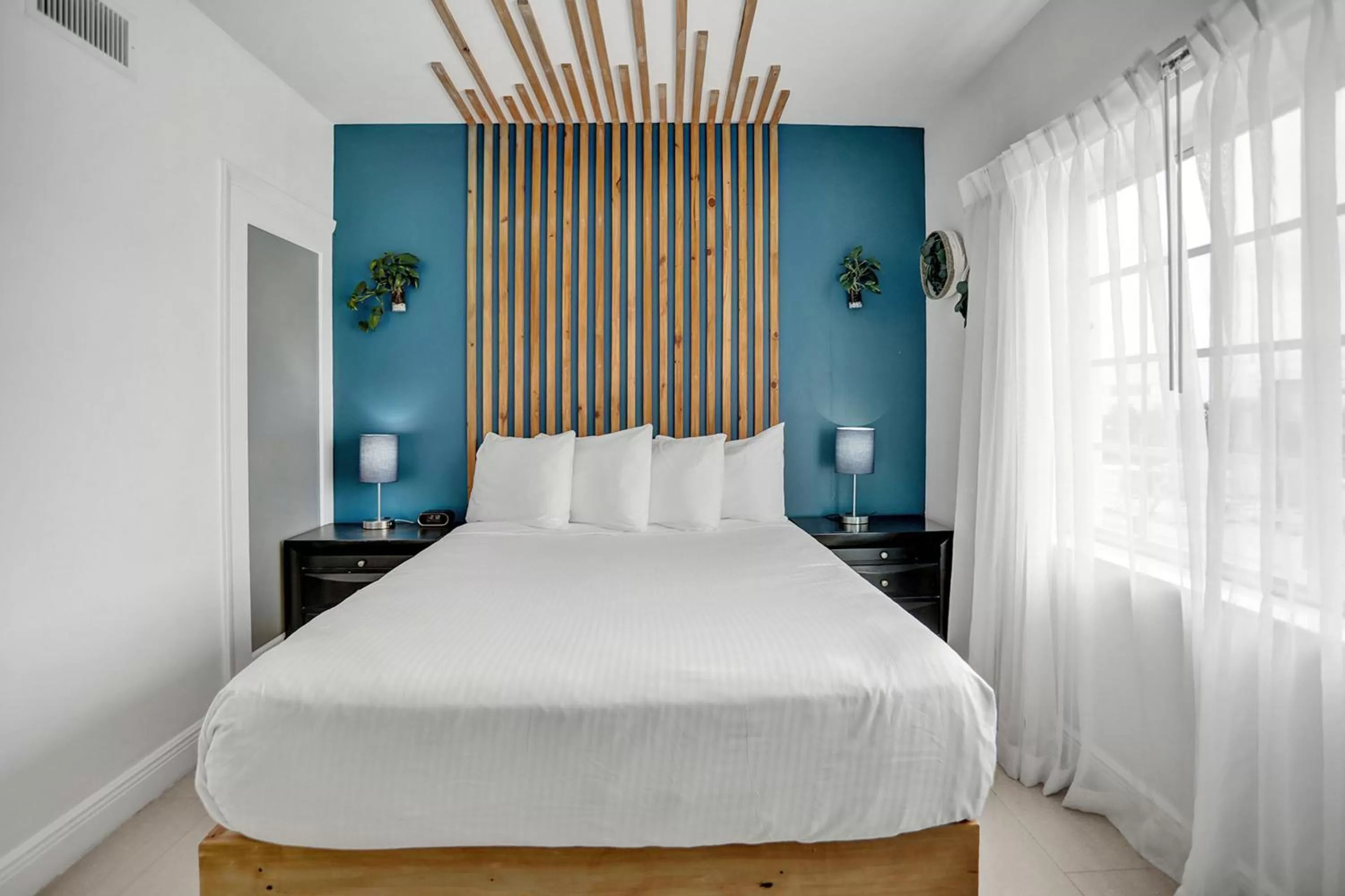 Two-Bedroom Two-Bath Suite with Kitchen in Hotel Belleza