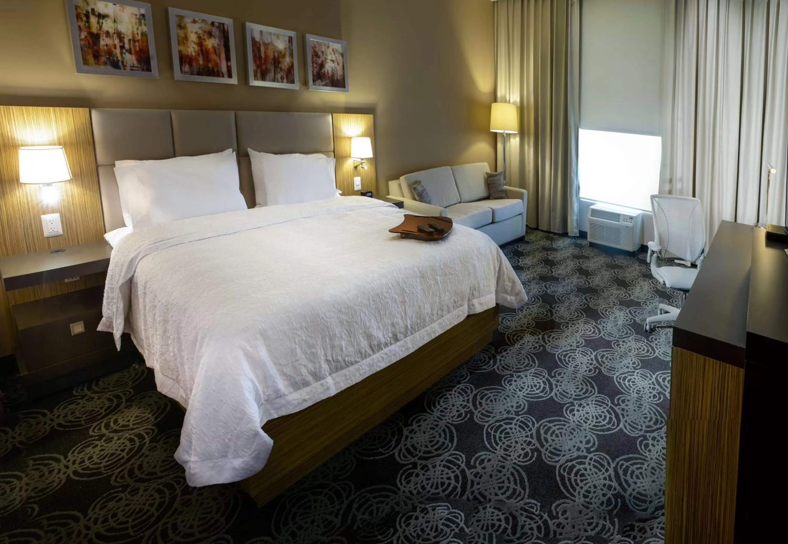 King Room with Sofa Bed in Hampton Inn Zacatecas