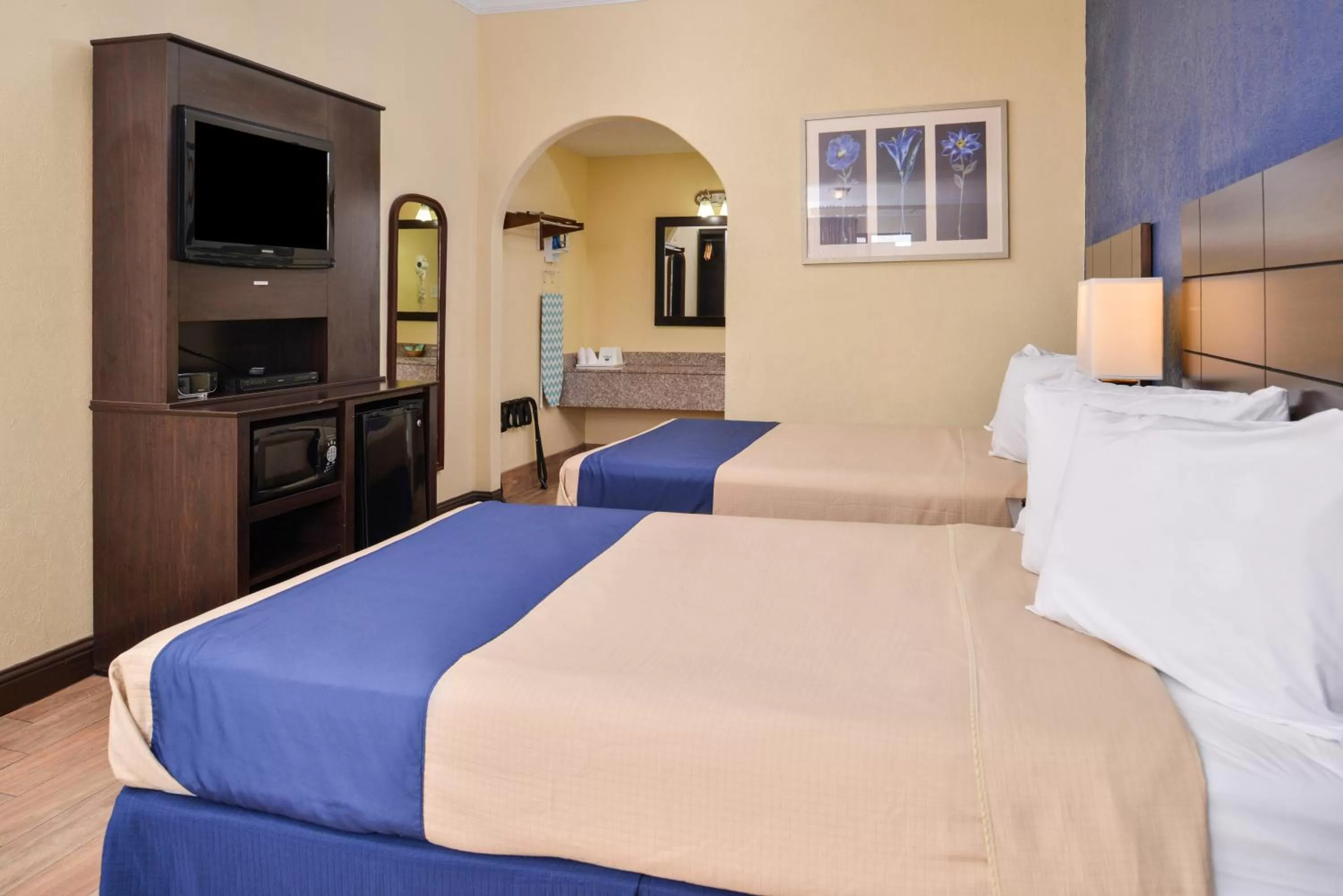 Queen Beds Non-Smoking - single occupancy in Americas Best Value Inn Medical Center Downtown