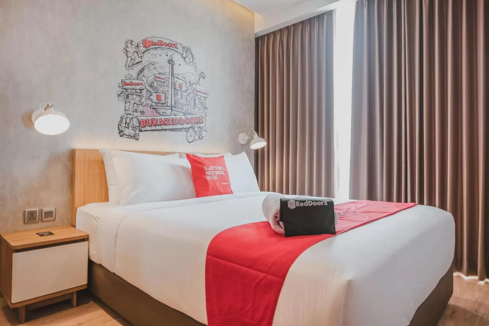Deluxe Room in RedDoorz Plus @ Thamrin