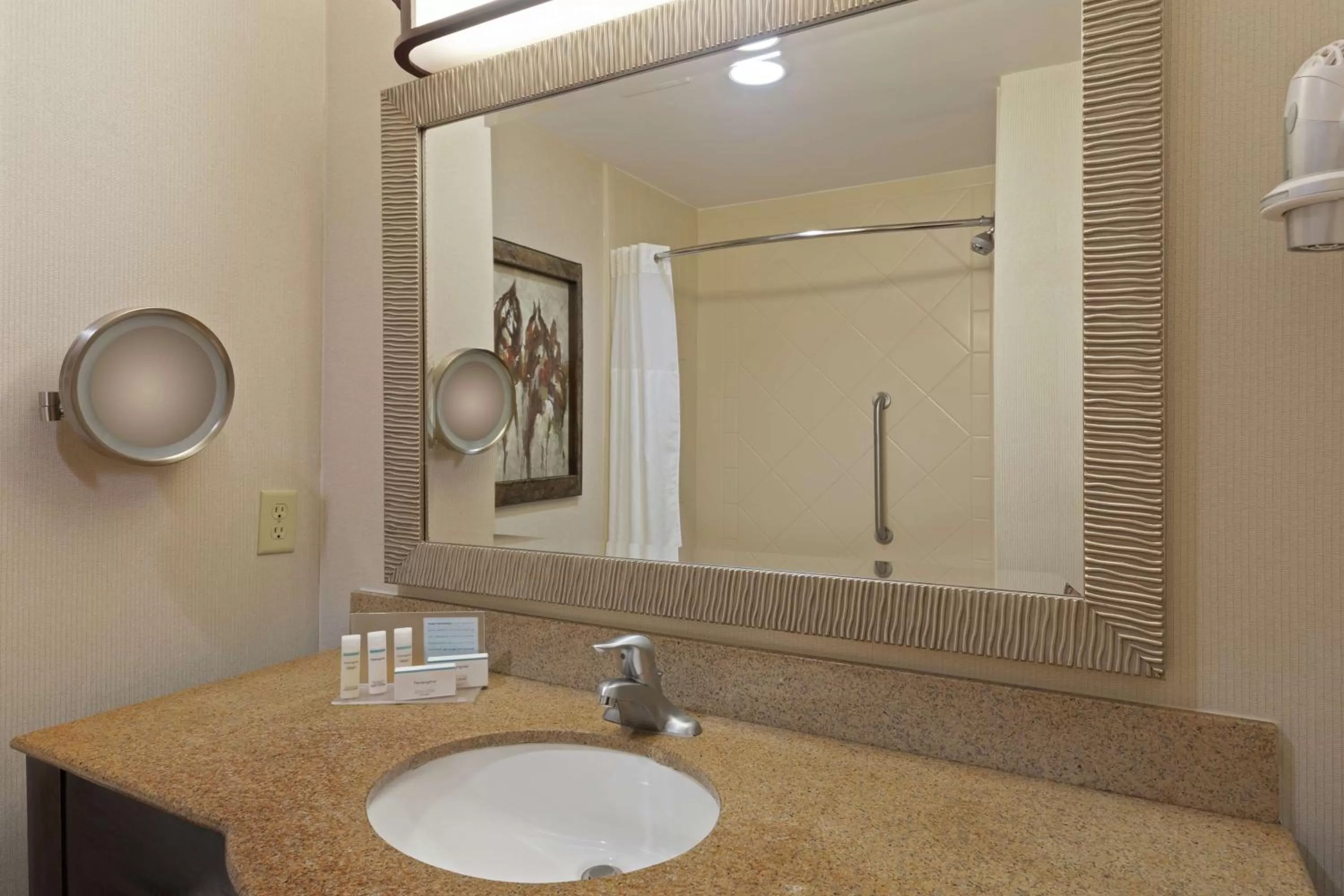 King Room - Mobility Access/Non-Smoking in Hampton Inn & Suites Wellington