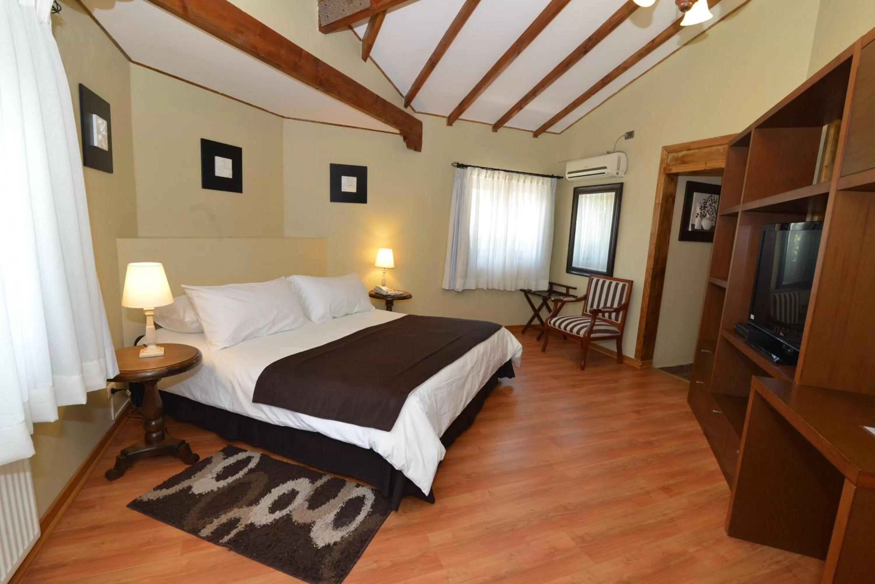 King Suite - Non-Smoking in Howard Johnson Hotel Rinconada de Los Andes