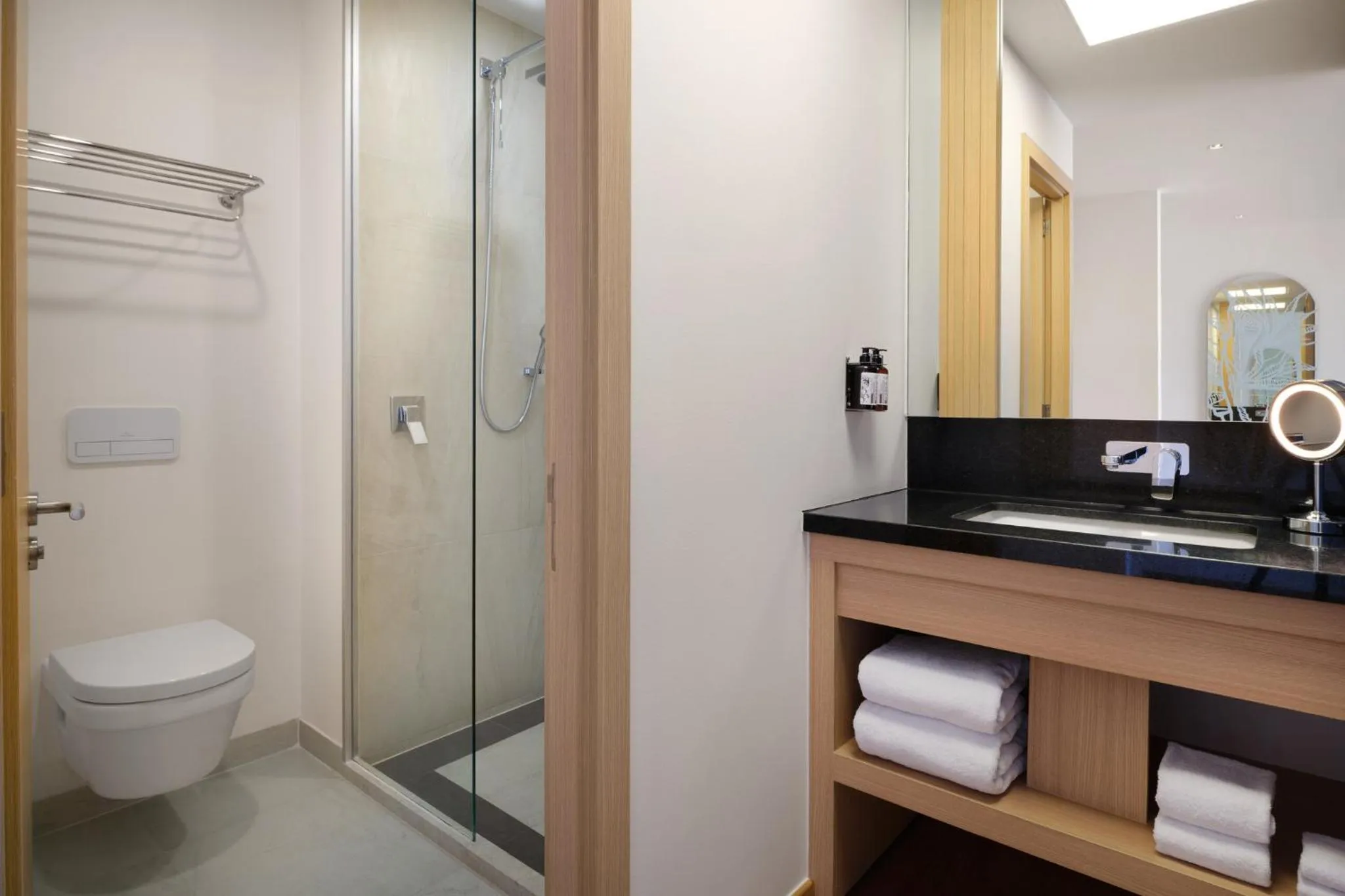 Standard Queen Room with Two Queen Beds - Mid Floor in voco Guadalajara Neruda by IHG