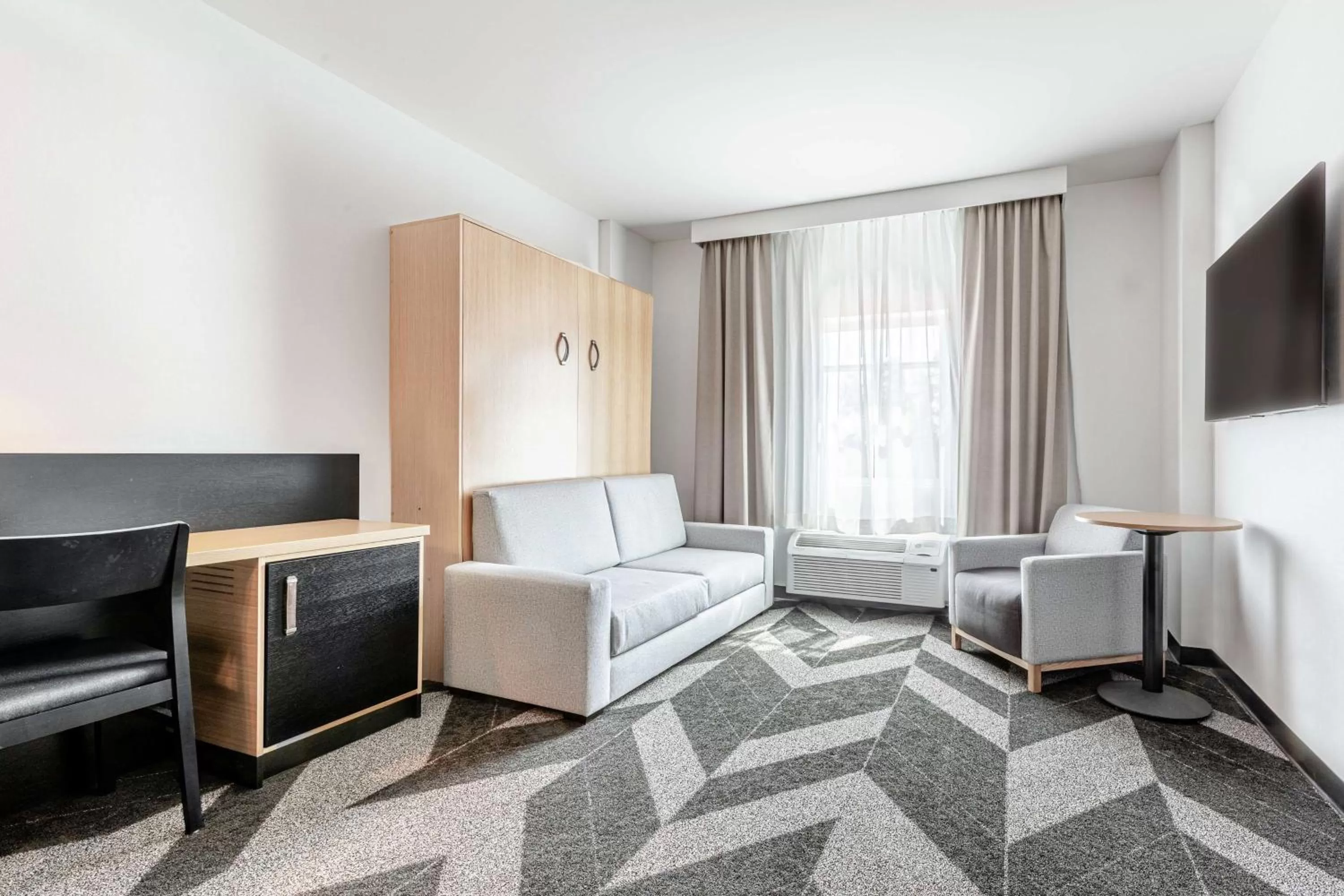 Bedroom, Bed in DoubleTree by Hilton Quebec Resort