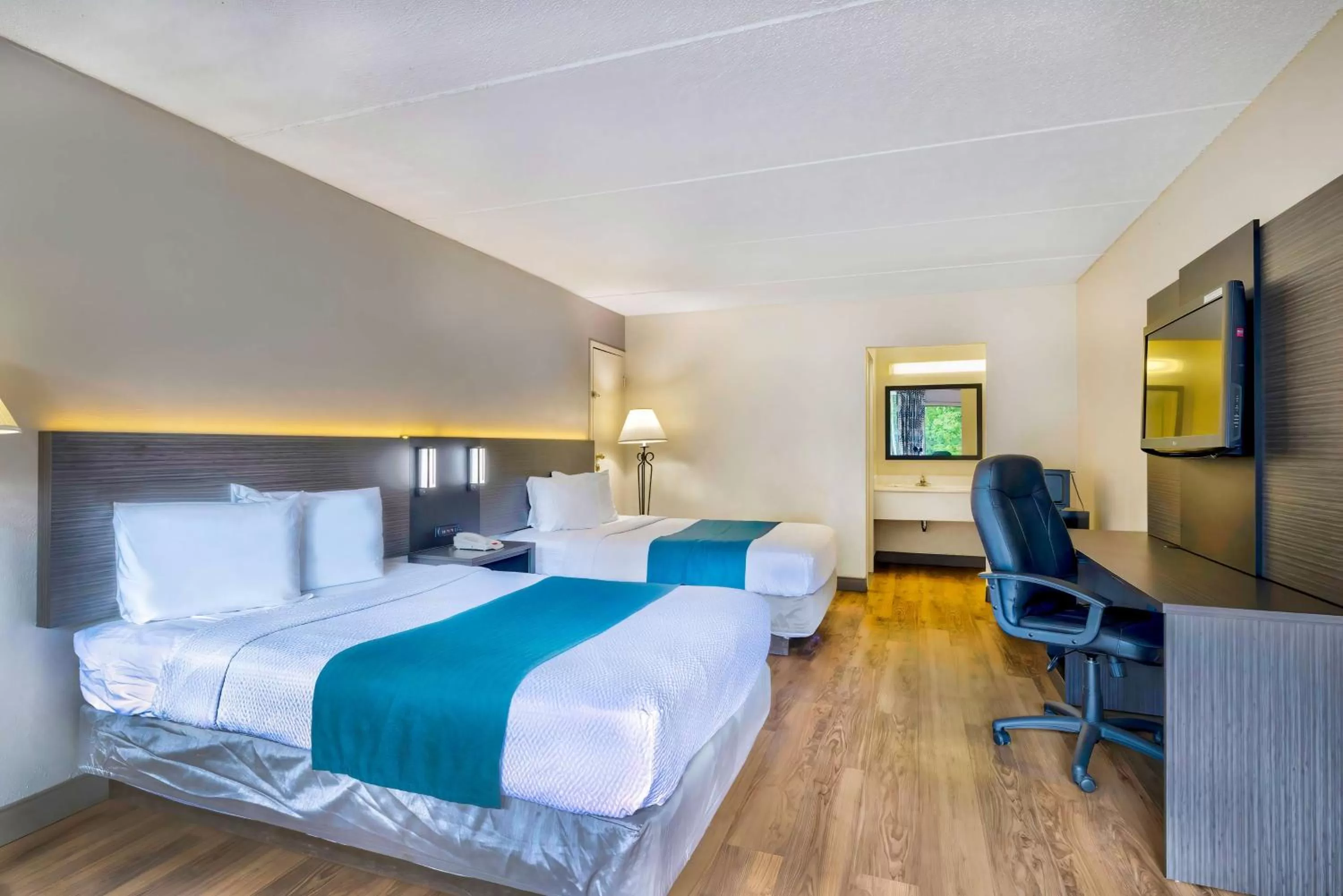 Queen Room with Two Queen Beds - Non-Smoking in Motel 6 Morgantown