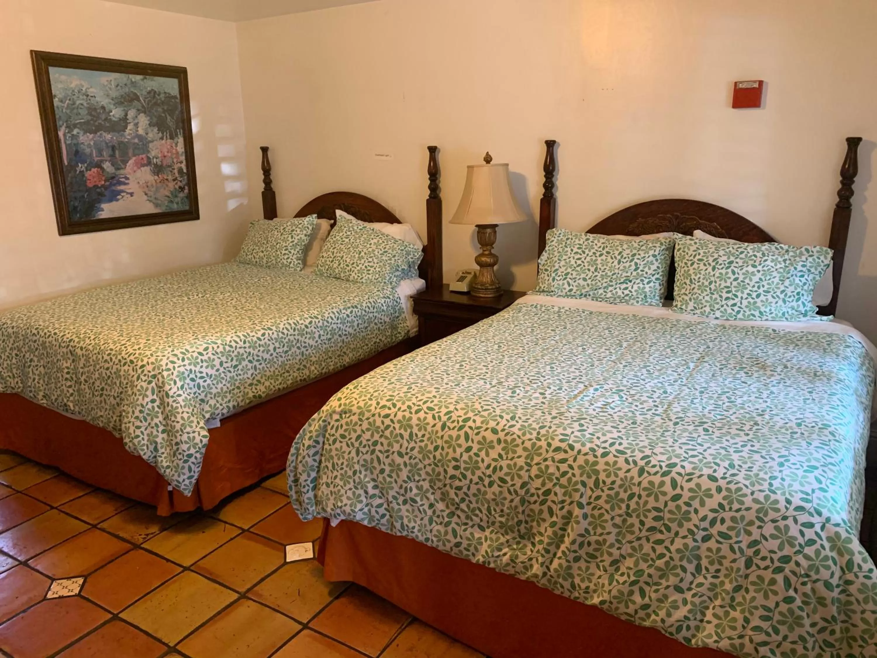 Queen Room - Disability Access in Chantico Inn