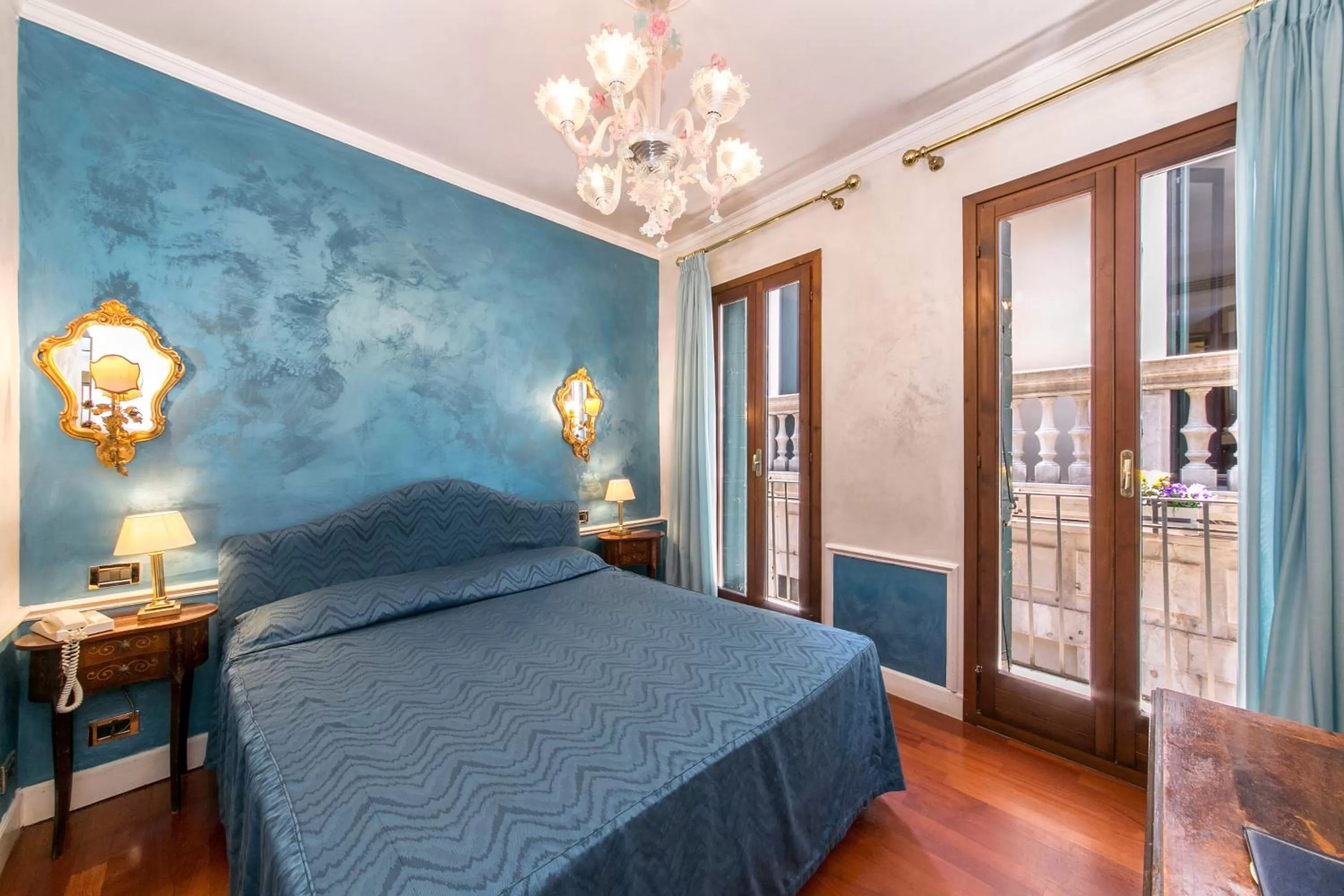 Double or Twin Room in Hotel Pantalon