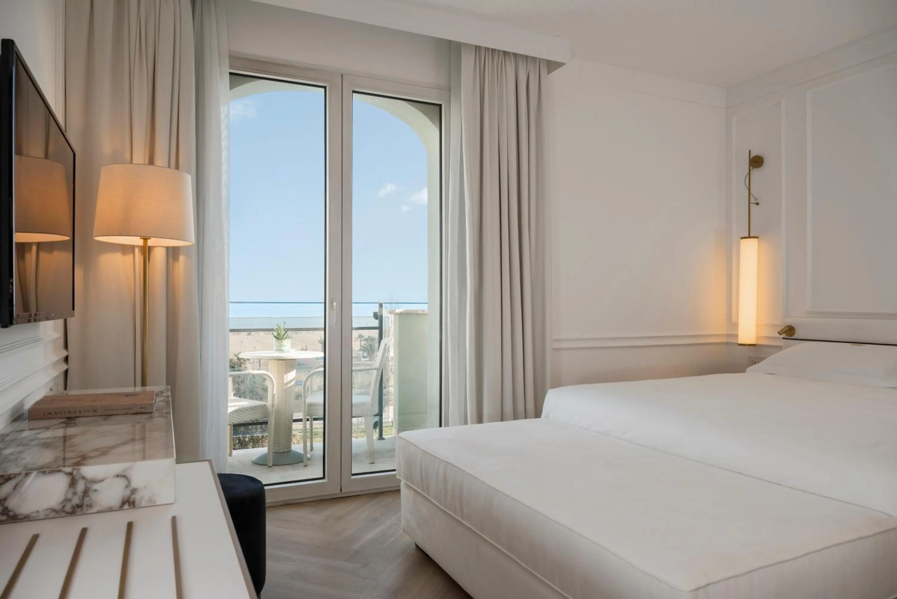 Deluxe Double or Twin Room with Sea View in Hotel De Londres