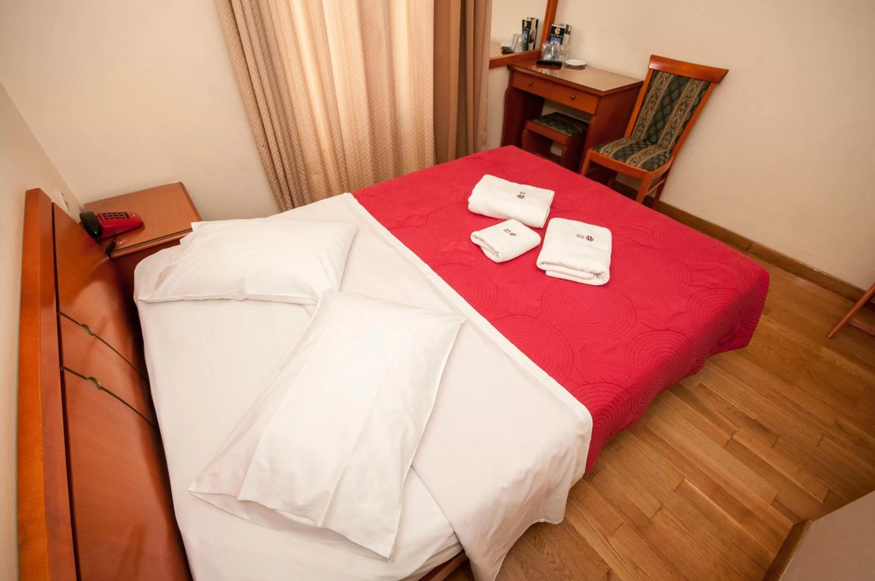 Single Room in Cecil Hotel