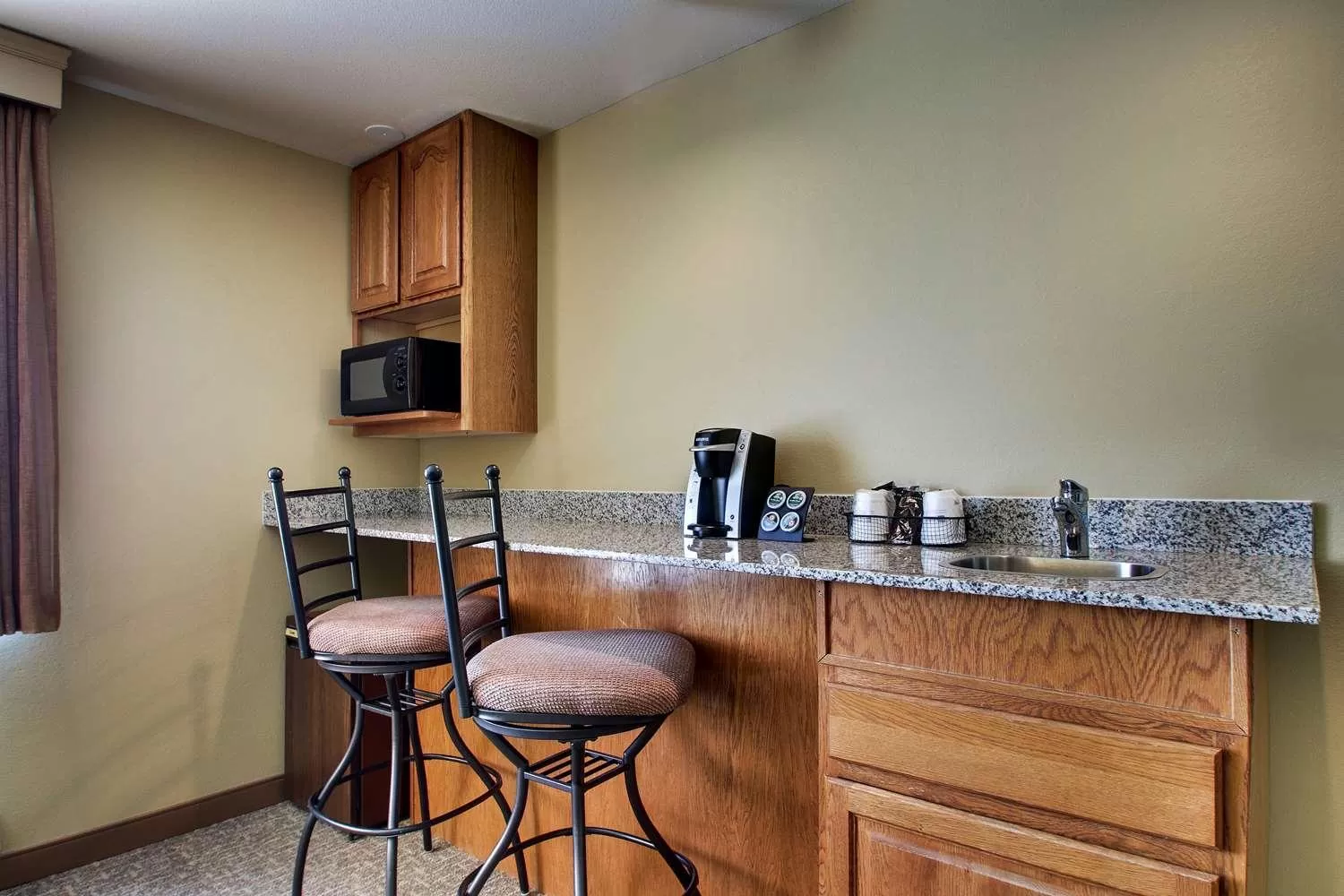 King Suite with Spa Bath in Best Western West Hills Inn