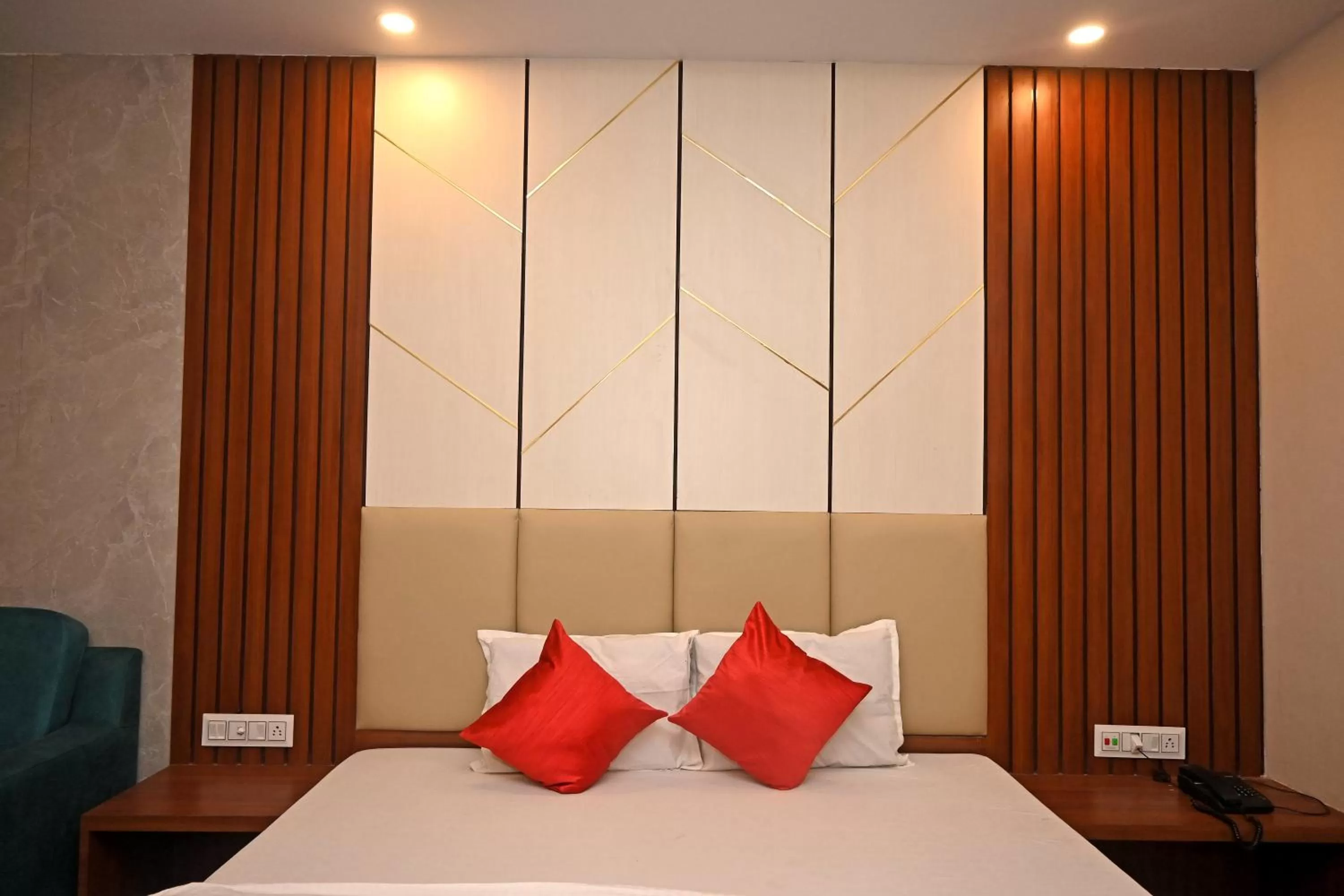 Deluxe King Room in Royal Sea View