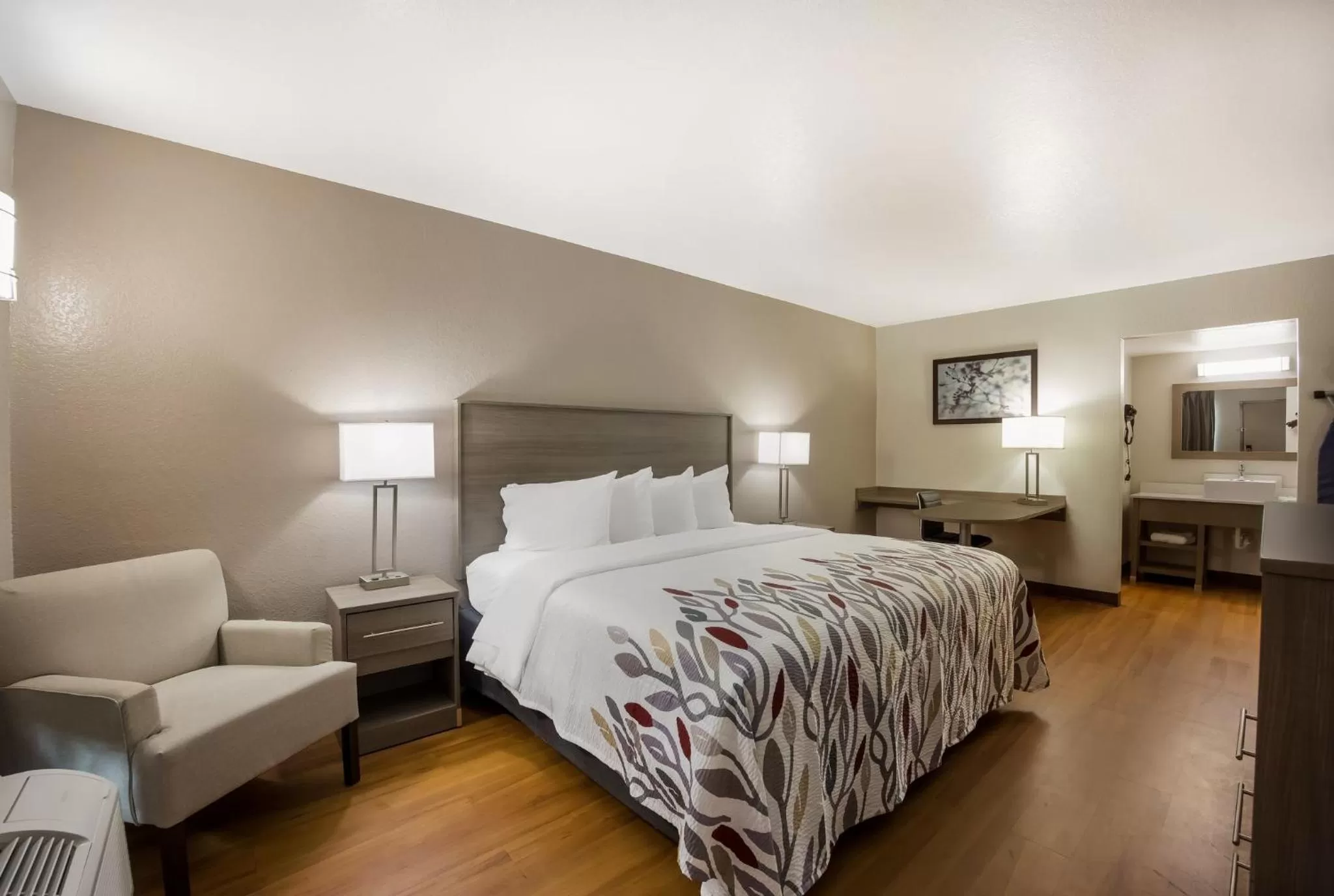  Superior King Room (First Floor) Smoke Free in Red Roof Inn & Suites Thomasville