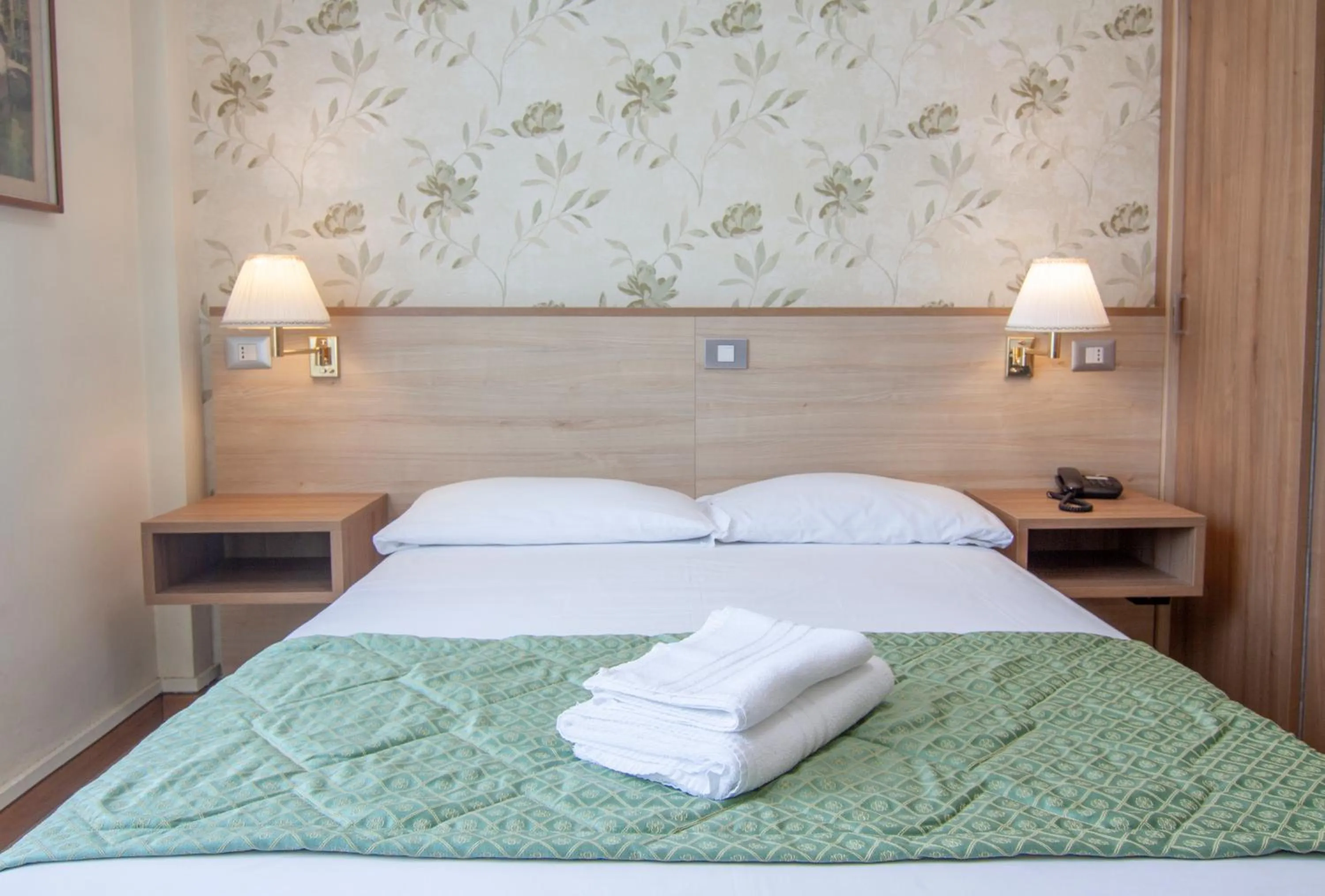 Large Single Room in Hotel Dei Fiori