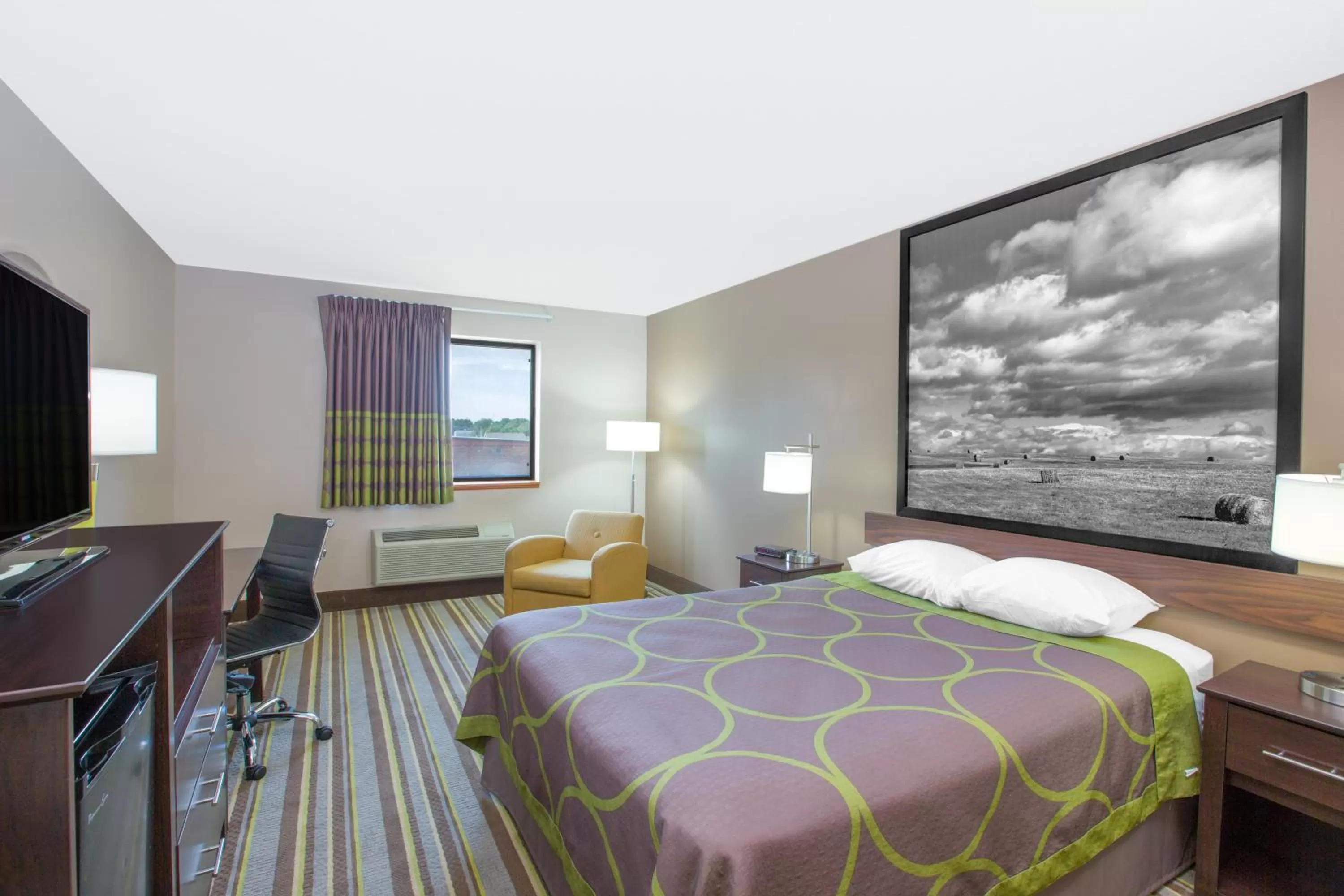 1 King Bed Room, Non-Smoking in Super 8 by Wyndham Hastings