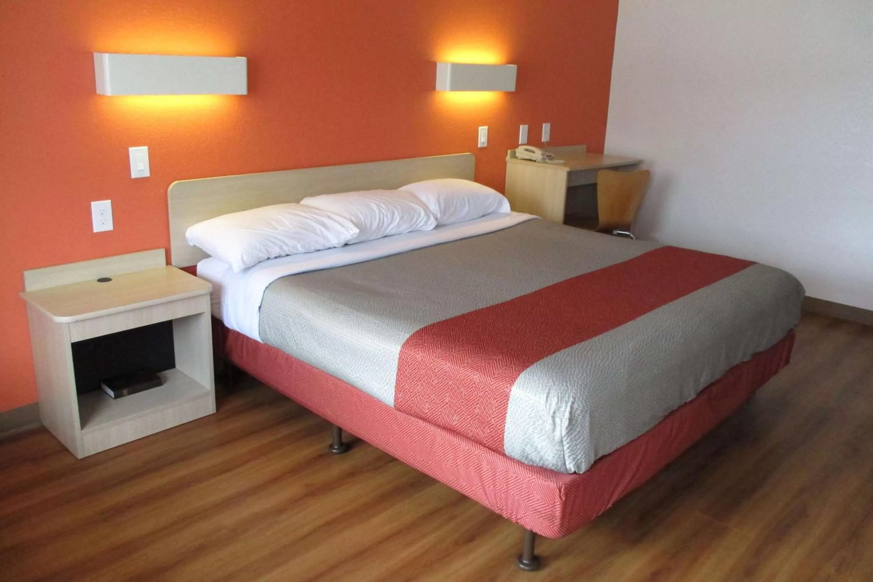 King Room - Mobility Access/Non-Smoking in Travelodge by Wyndham Lansing