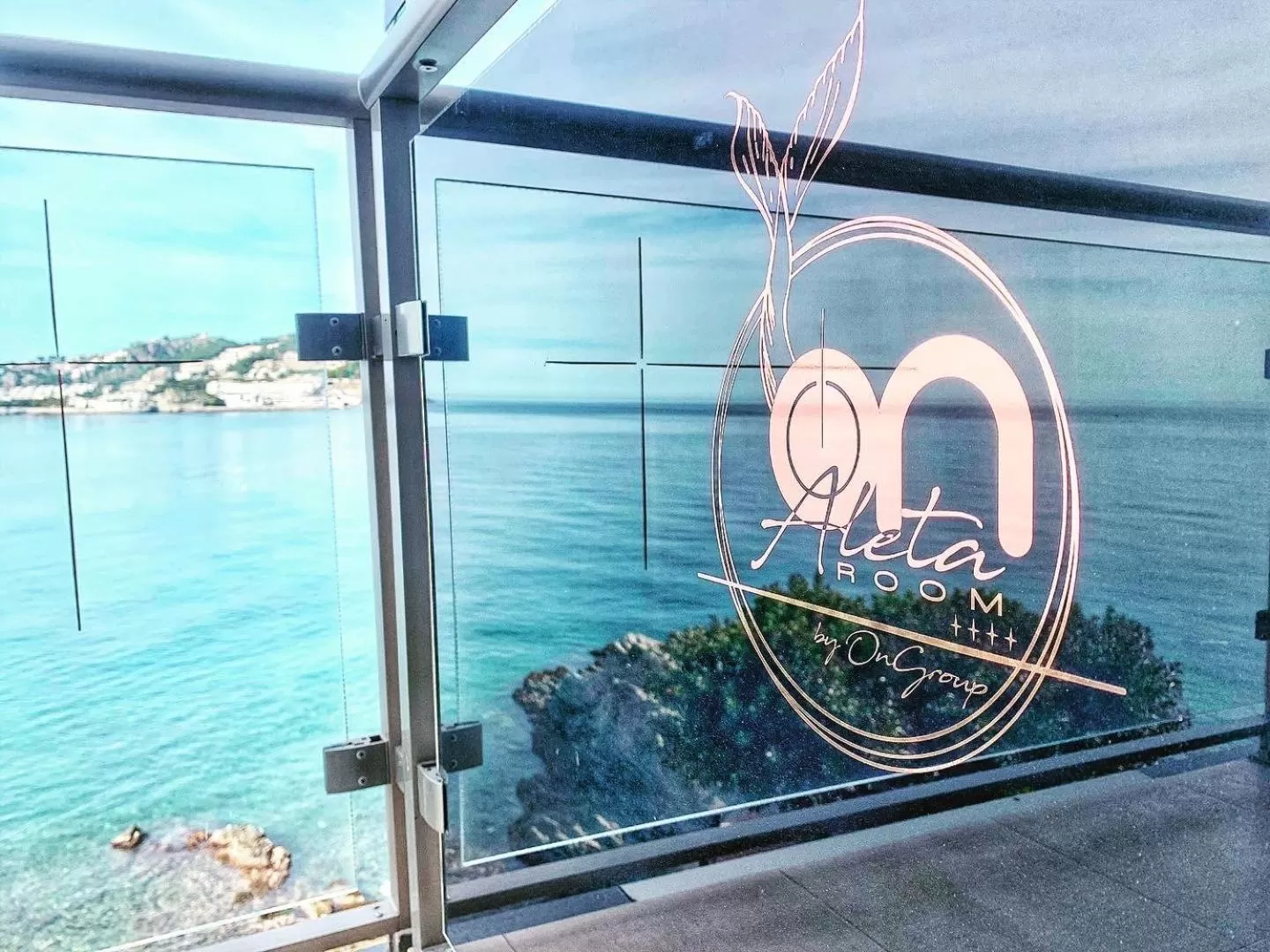 Double Room with Sea View in ON ALETA ROOM designed for adults